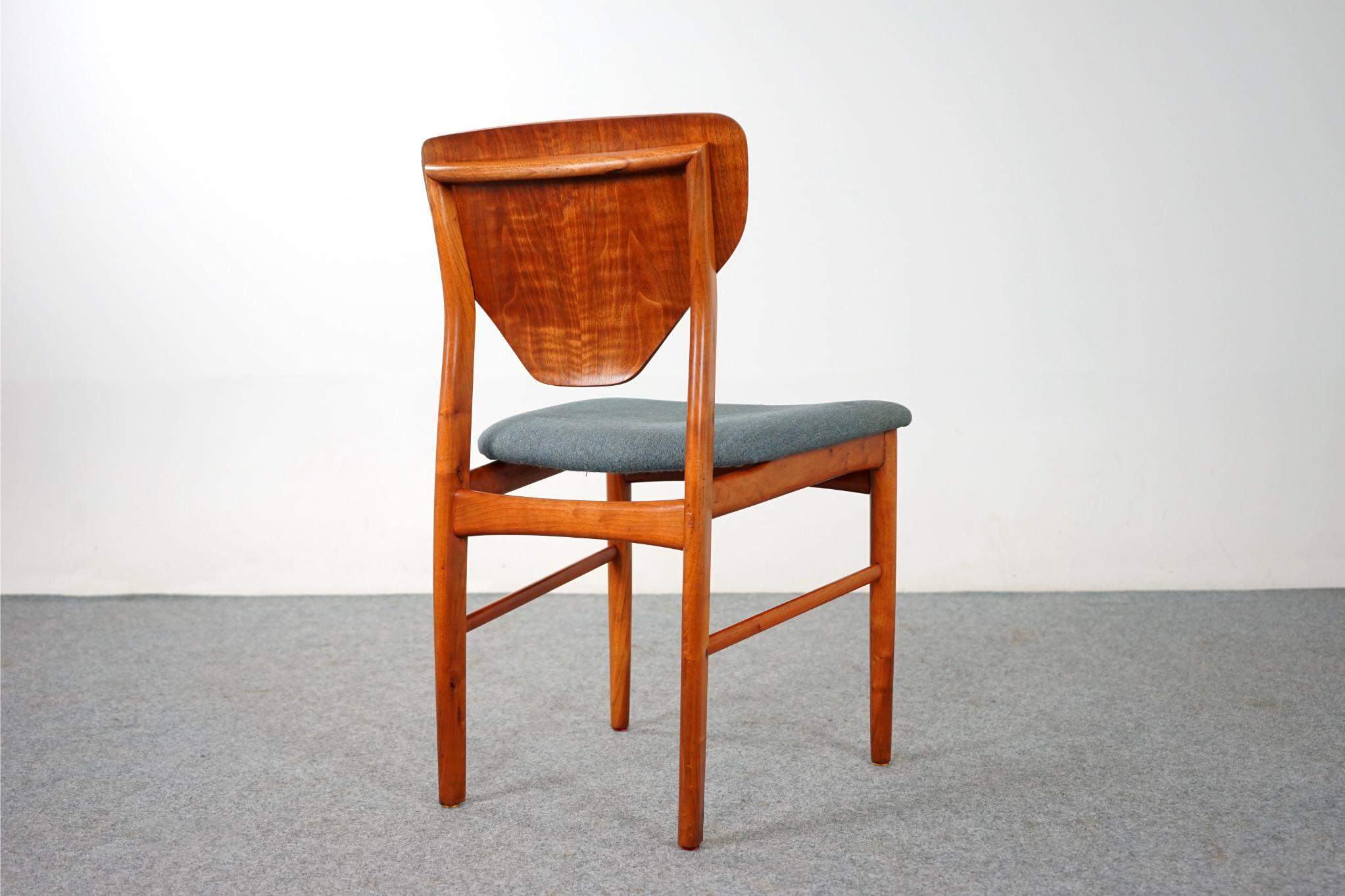 Mid-20th Century Mid-Century Modern Walnut Dining Chair