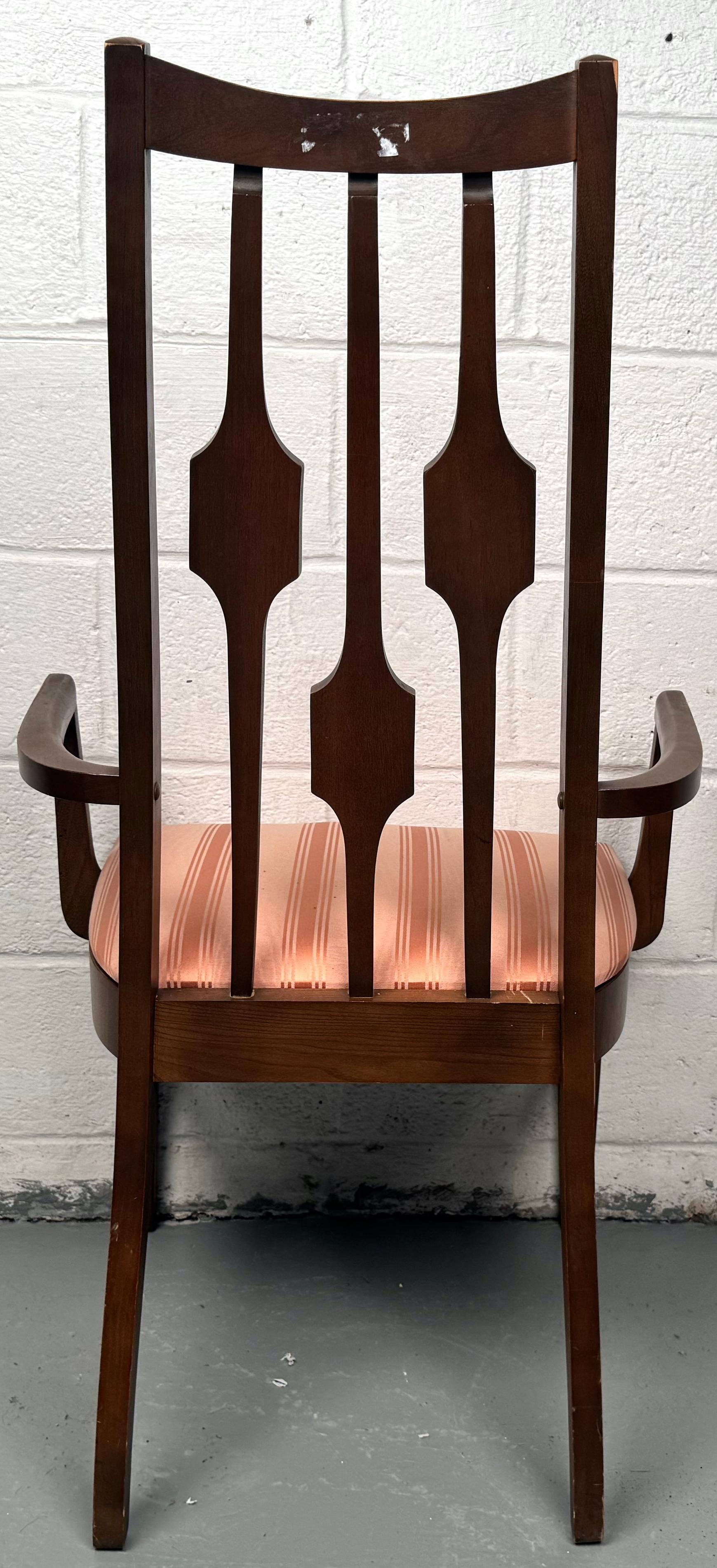 Chaises de salle à manger en noyer modernes du milieu du siècle par Kent-Coffey en vente 6