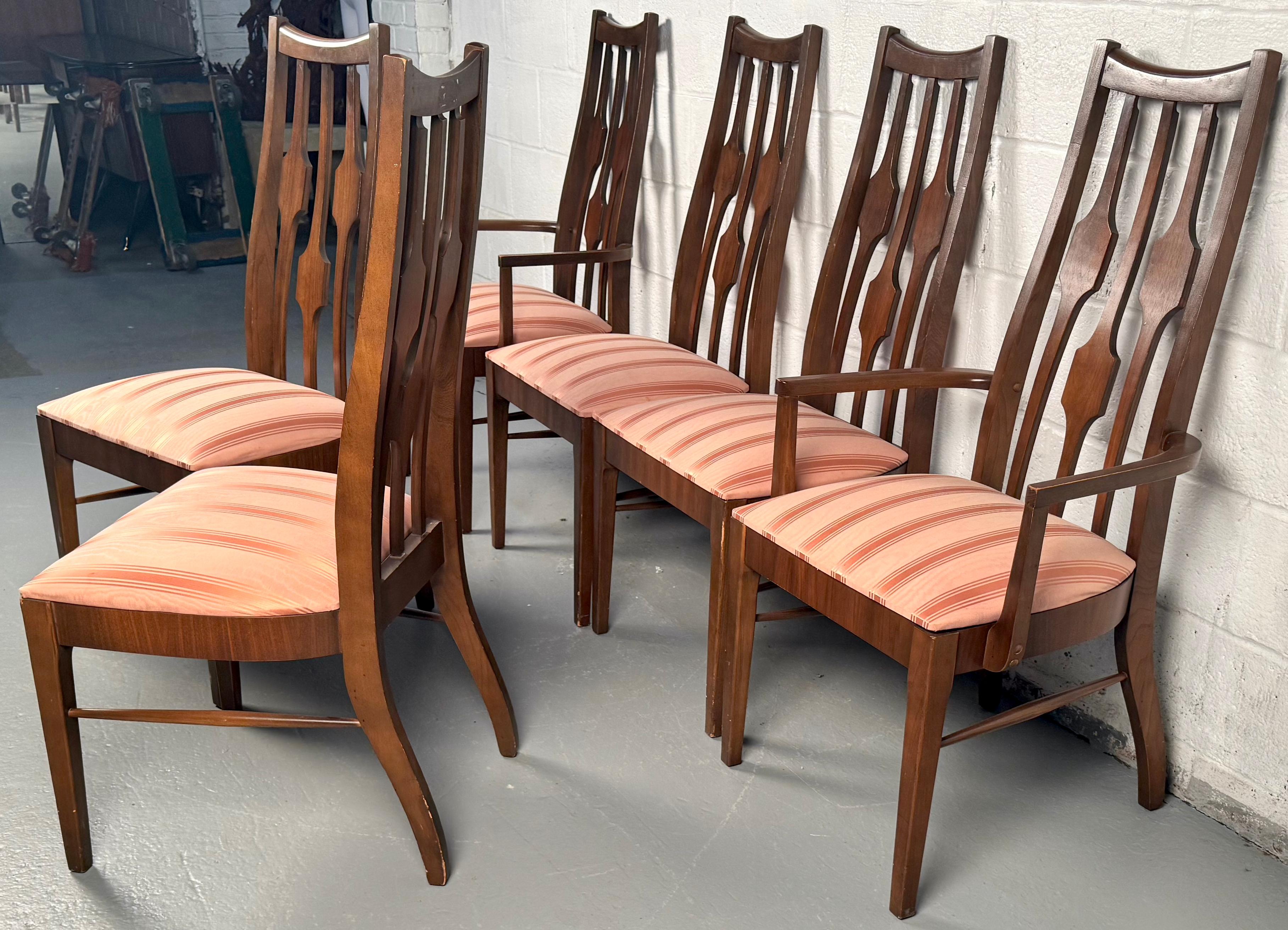 Mid-Century Modern Chaises de salle à manger en noyer modernes du milieu du siècle par Kent-Coffey en vente