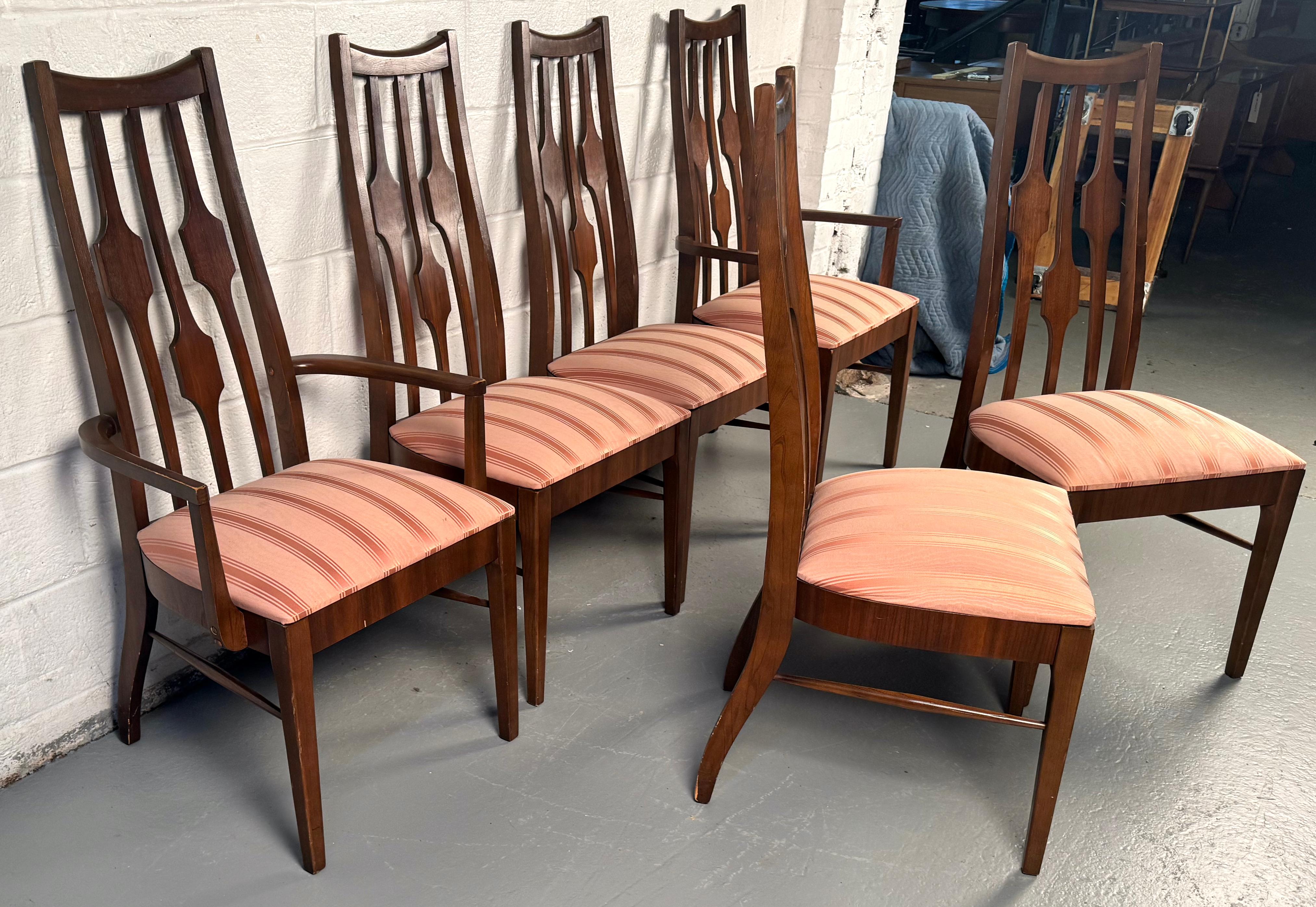 Chaises de salle à manger en noyer modernes du milieu du siècle par Kent-Coffey Bon état - En vente à Brooklyn, NY