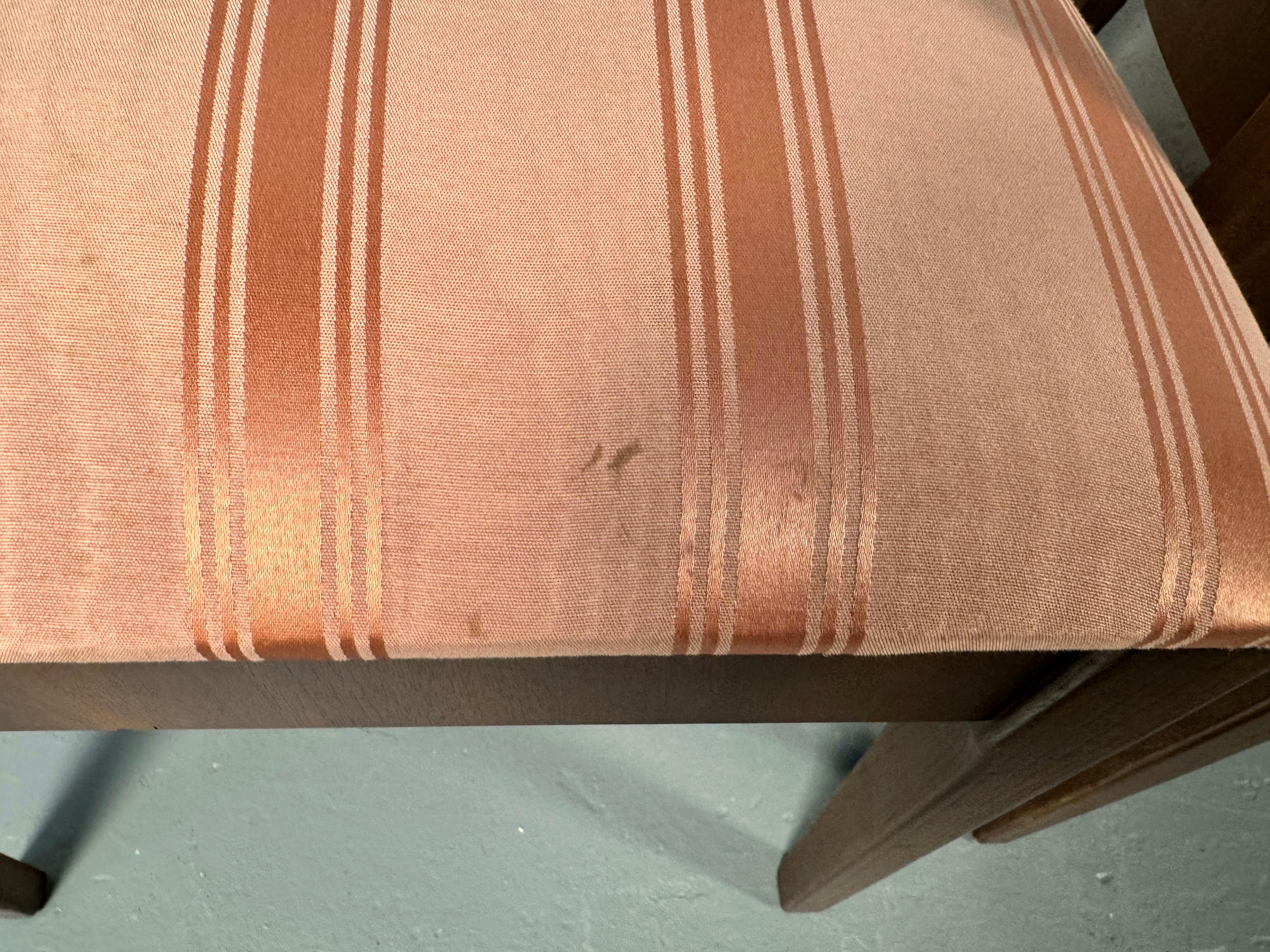20ième siècle Chaises de salle à manger en noyer modernes du milieu du siècle par Kent-Coffey en vente