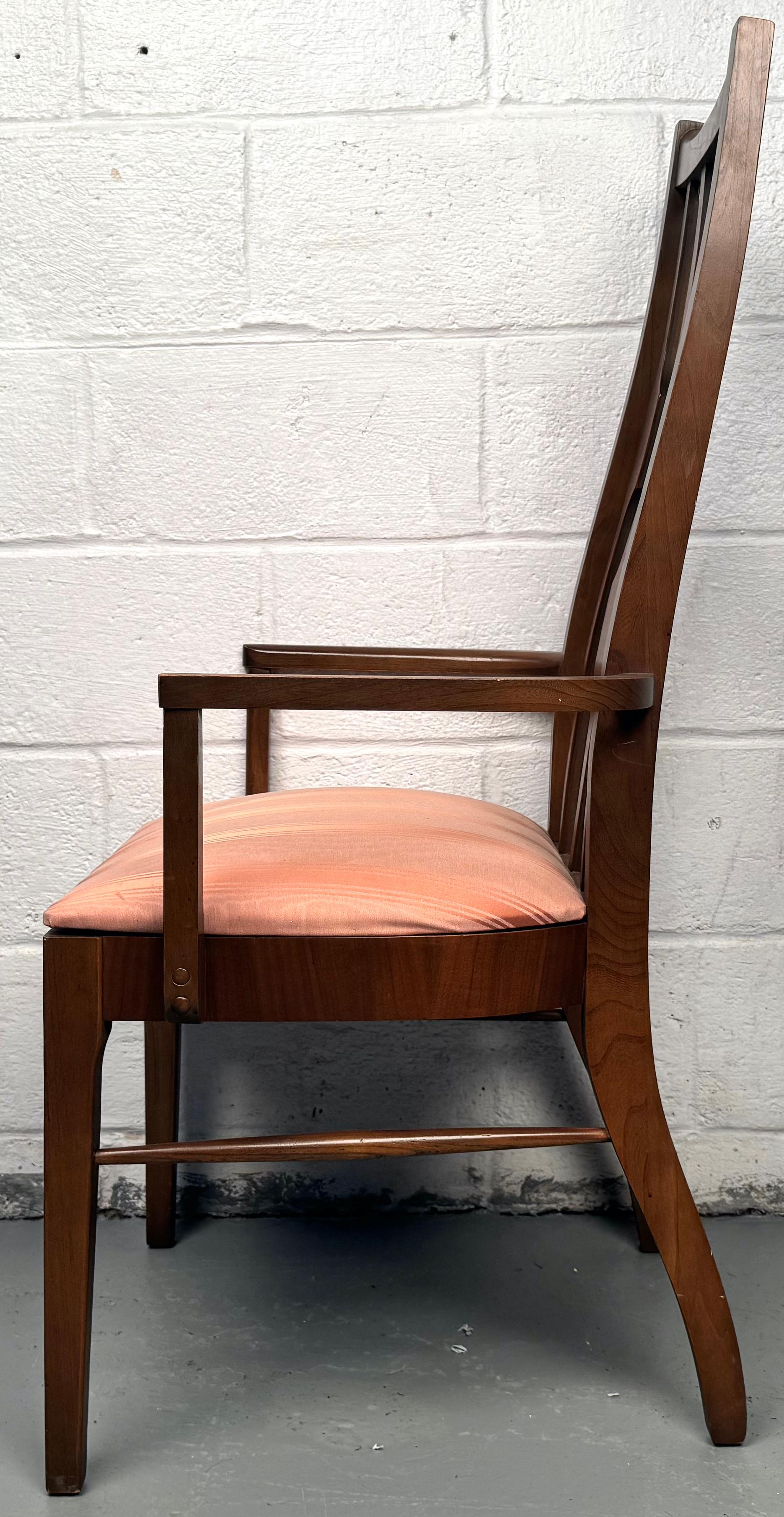 Chaises de salle à manger en noyer modernes du milieu du siècle par Kent-Coffey en vente 1