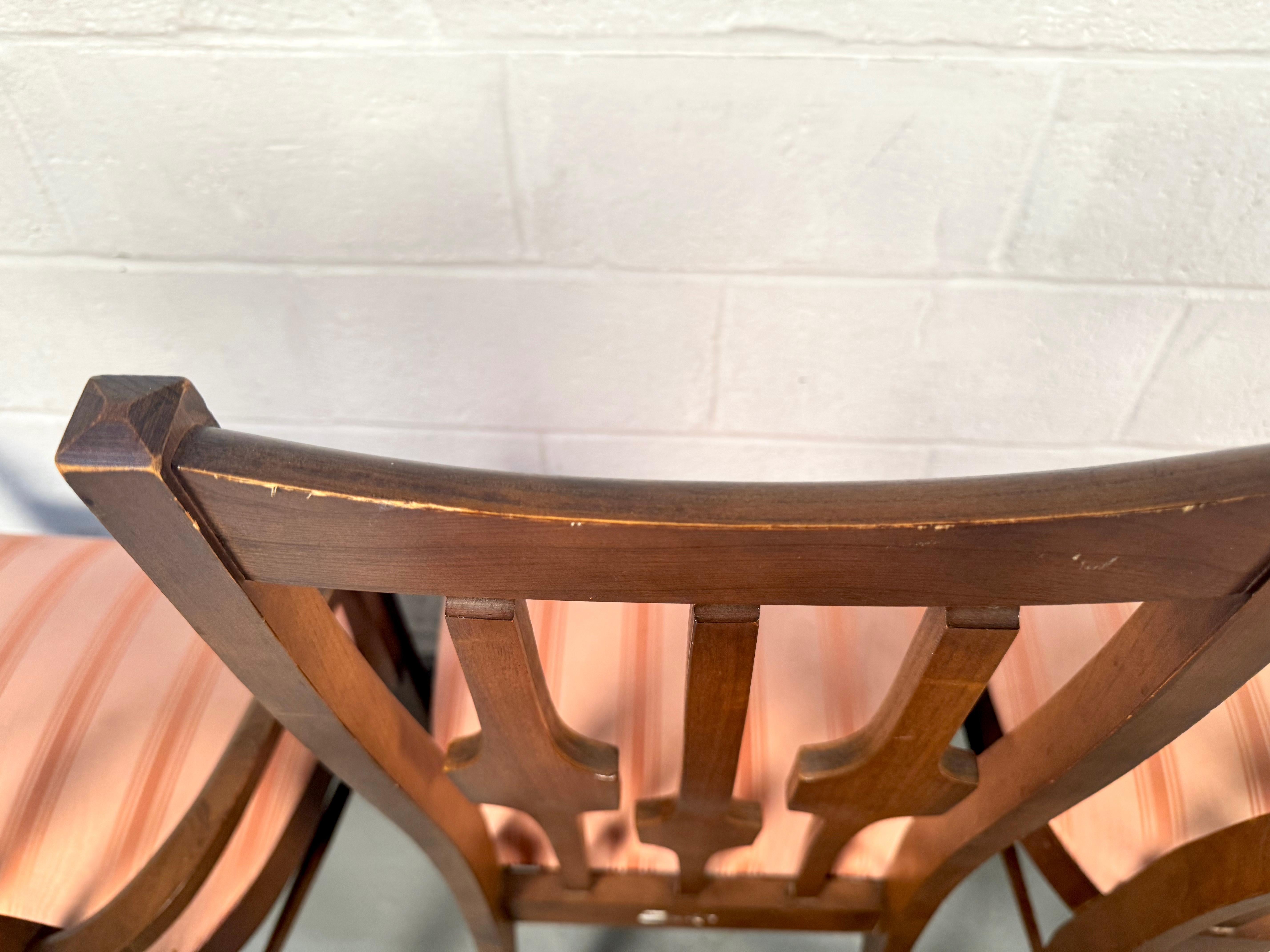 Chaises de salle à manger en noyer modernes du milieu du siècle par Kent-Coffey en vente 2
