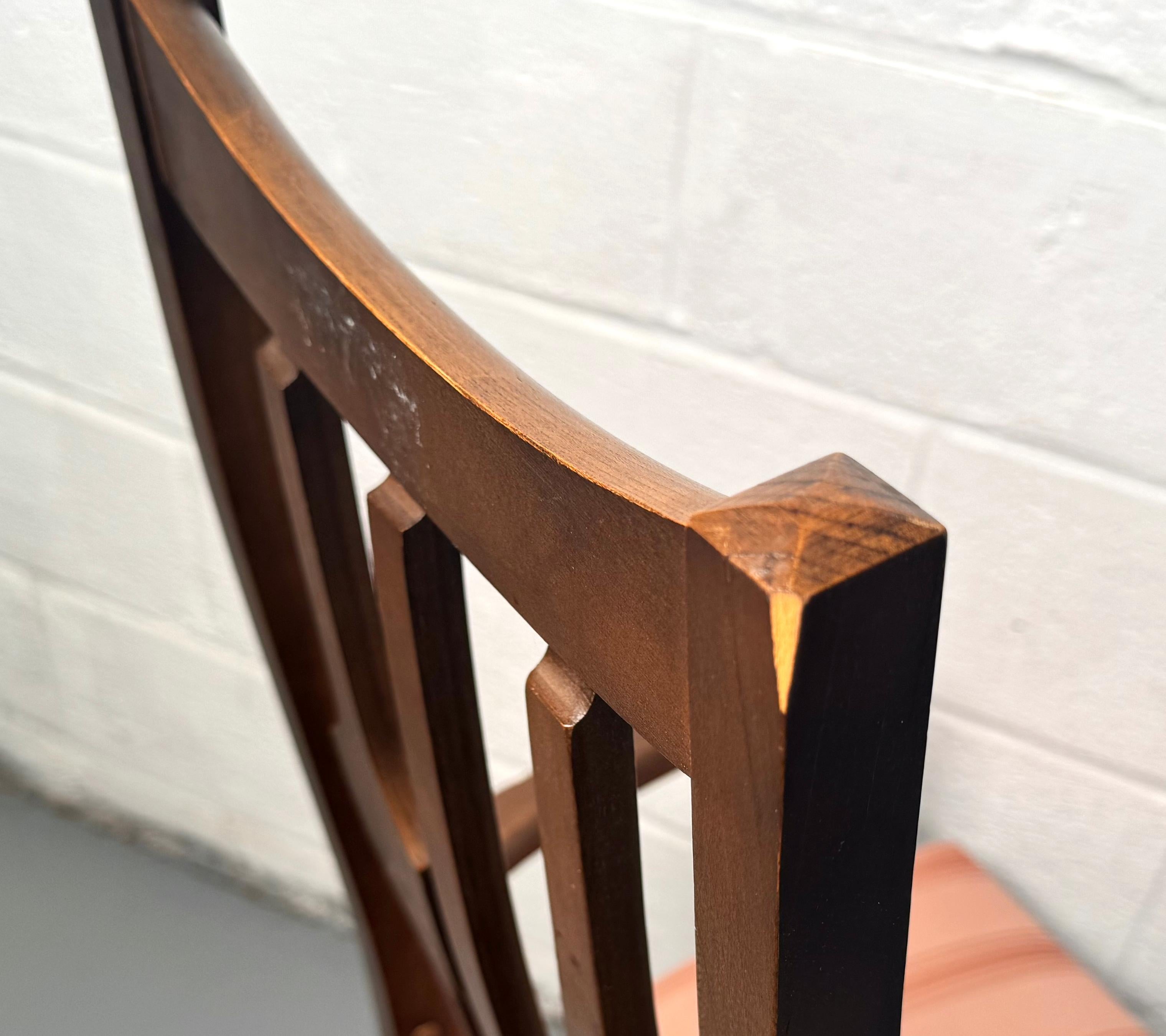 Chaises de salle à manger en noyer modernes du milieu du siècle par Kent-Coffey en vente 3