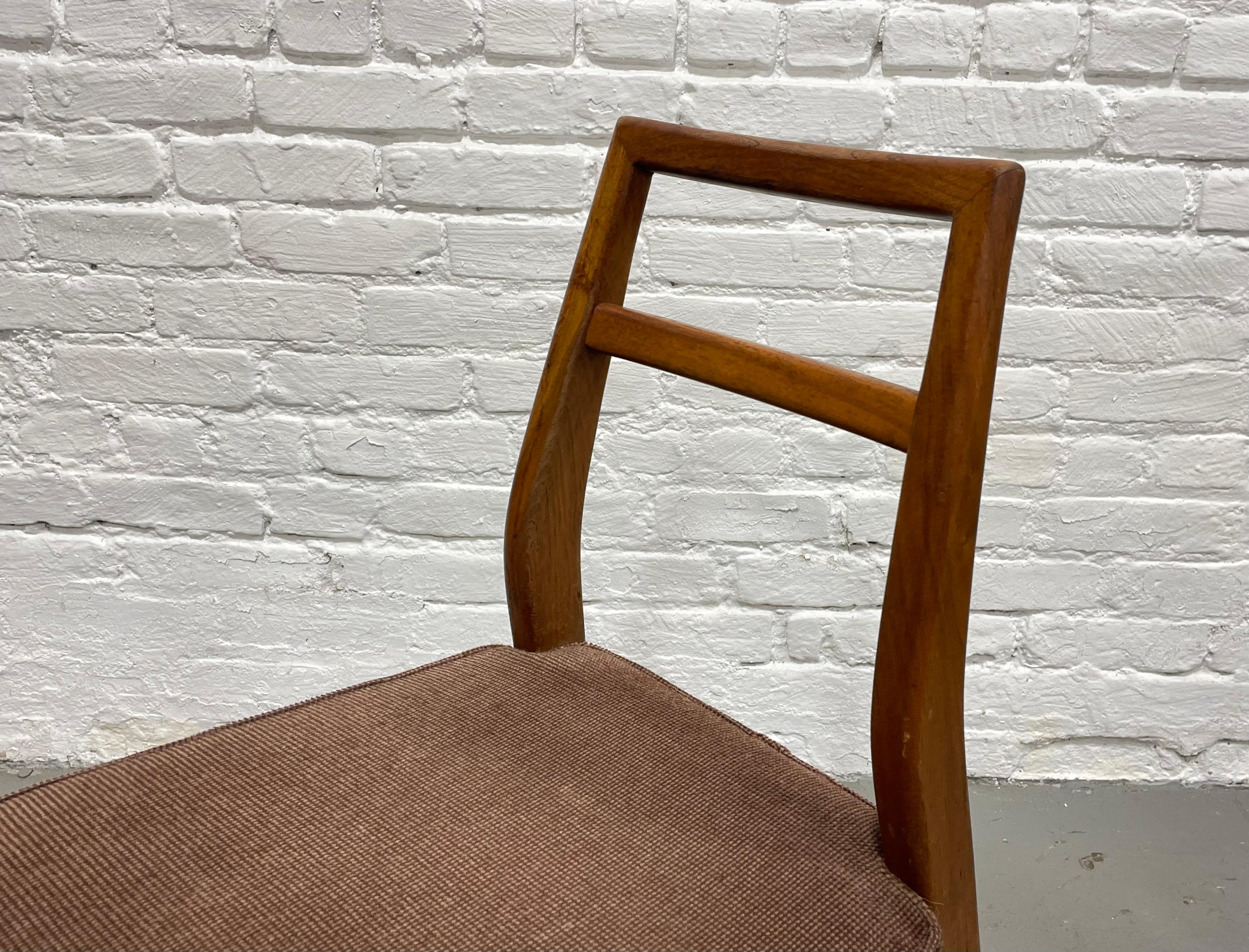 Mid-20th Century Mid-Century Modern Walnut Dining Chairs by Mel Smilow, Set of 4 For Sale
