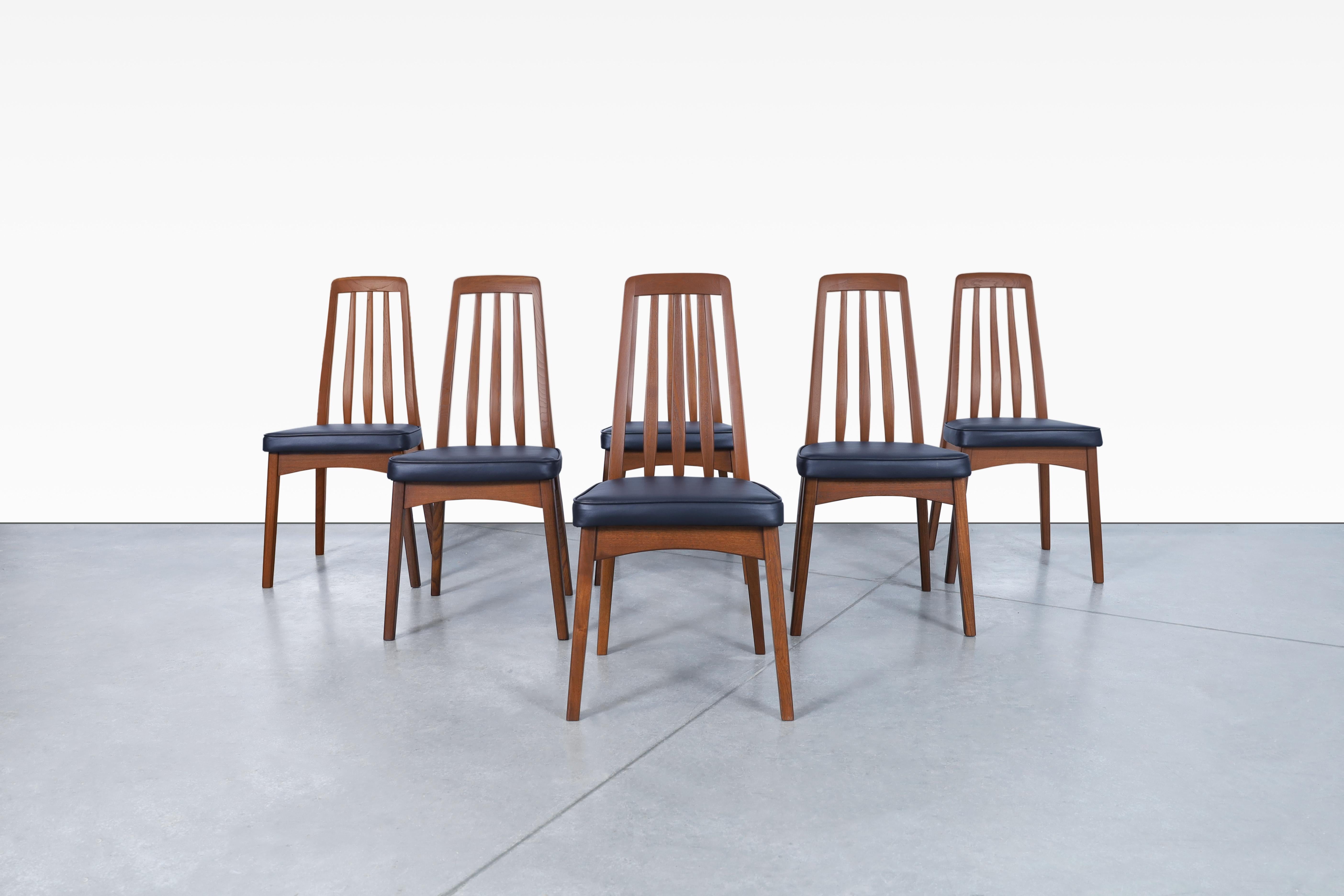 Fabulous Mid-Century Modern walnut dining chairs, circa 1960s. These chairs have an ergonomic design that focuses on the rest needs of the user. The frame of each chair has been constructed from solid walnut wood and has elegant construction lines
