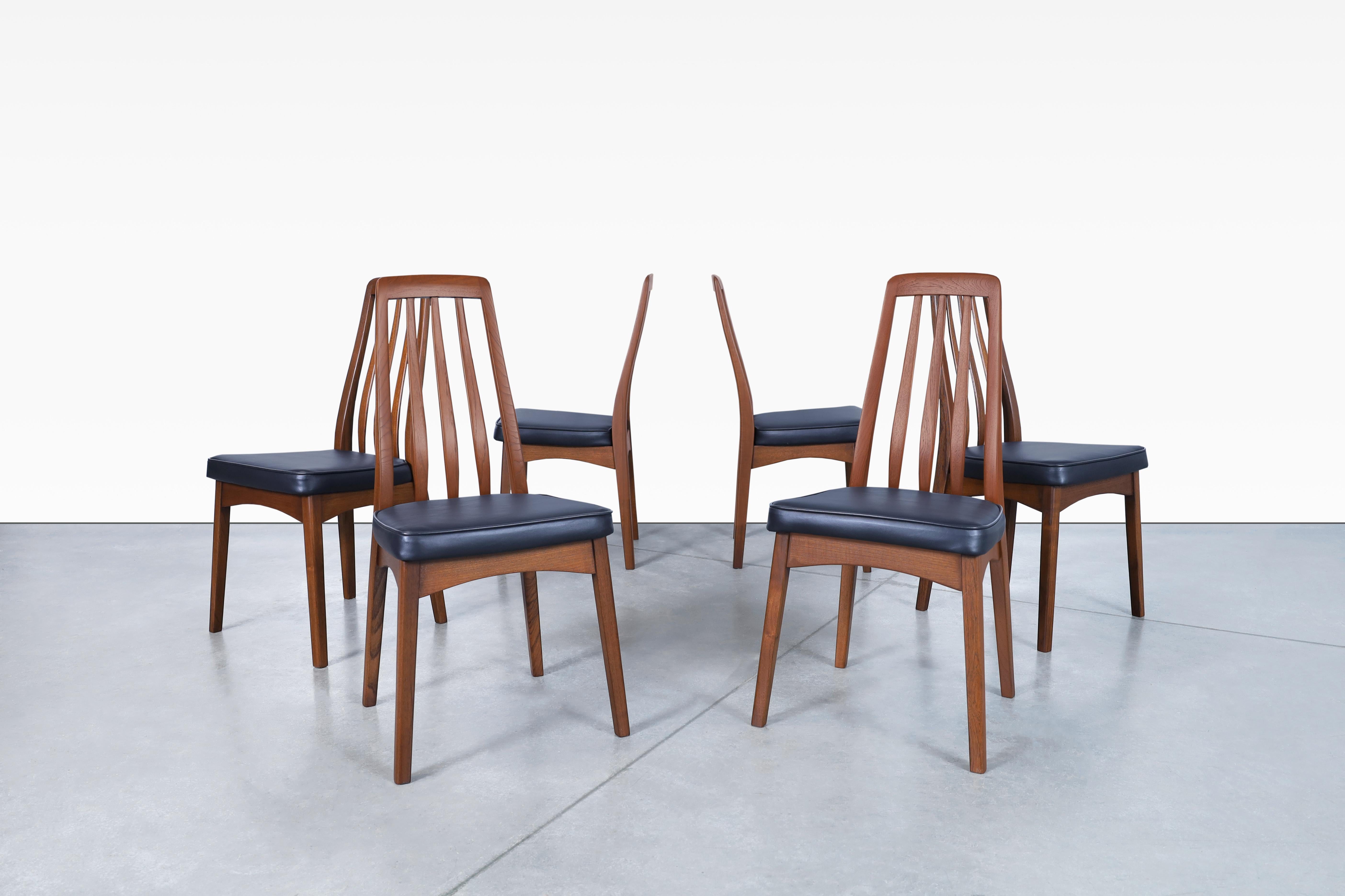 Mid-20th Century Mid-Century Modern Walnut Dining Chairs For Sale