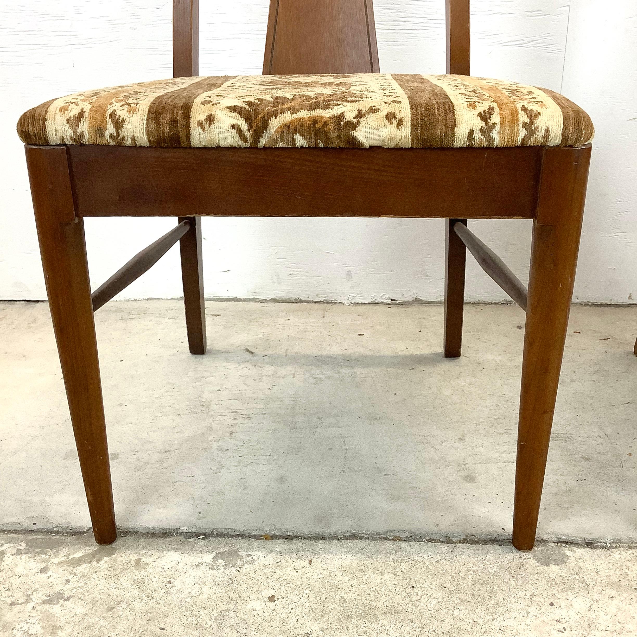 Mid-Century Modern Walnut Dining Chairs In Fair Condition For Sale In Trenton, NJ