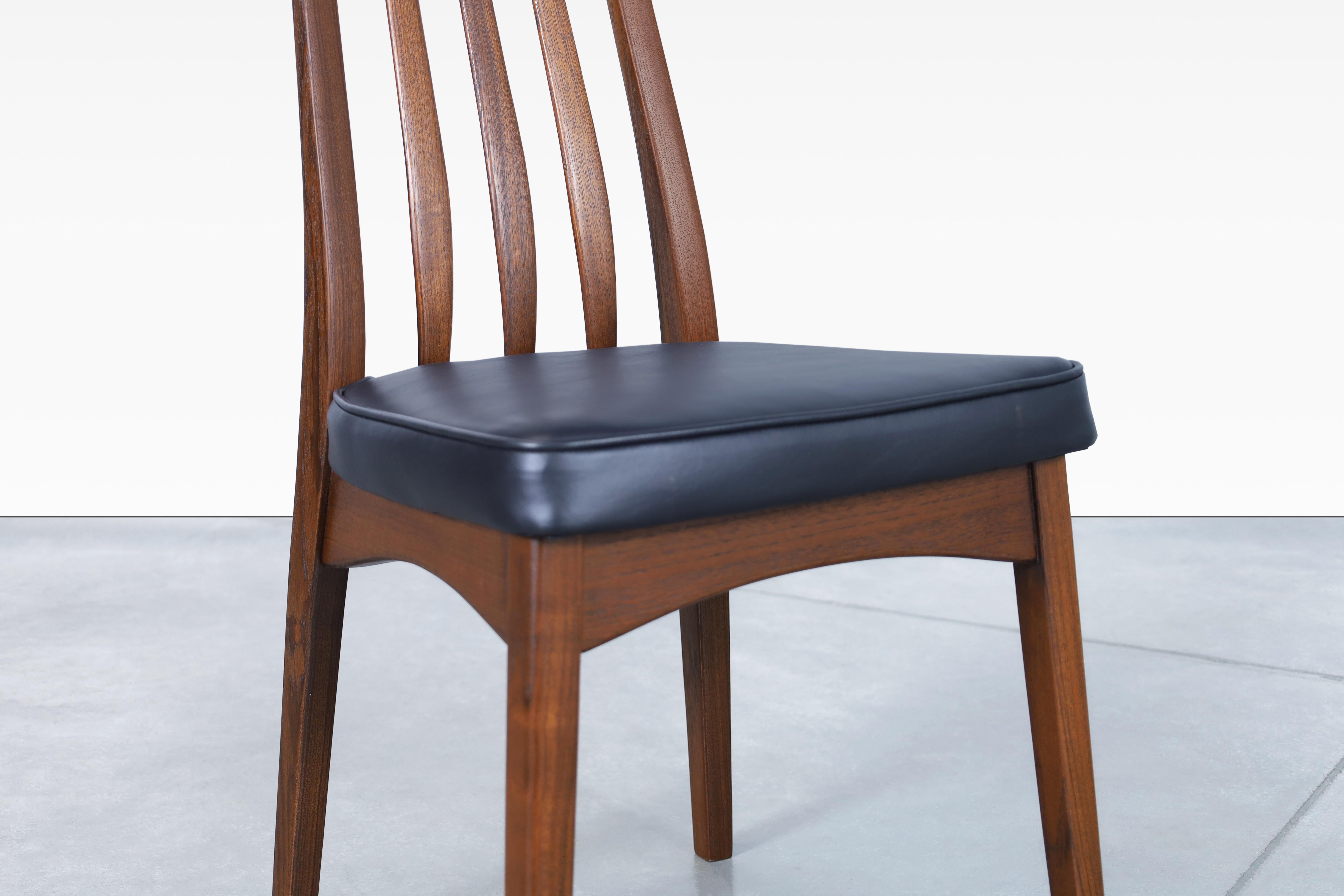 Mid-Century Modern Walnut Dining Chairs For Sale 3