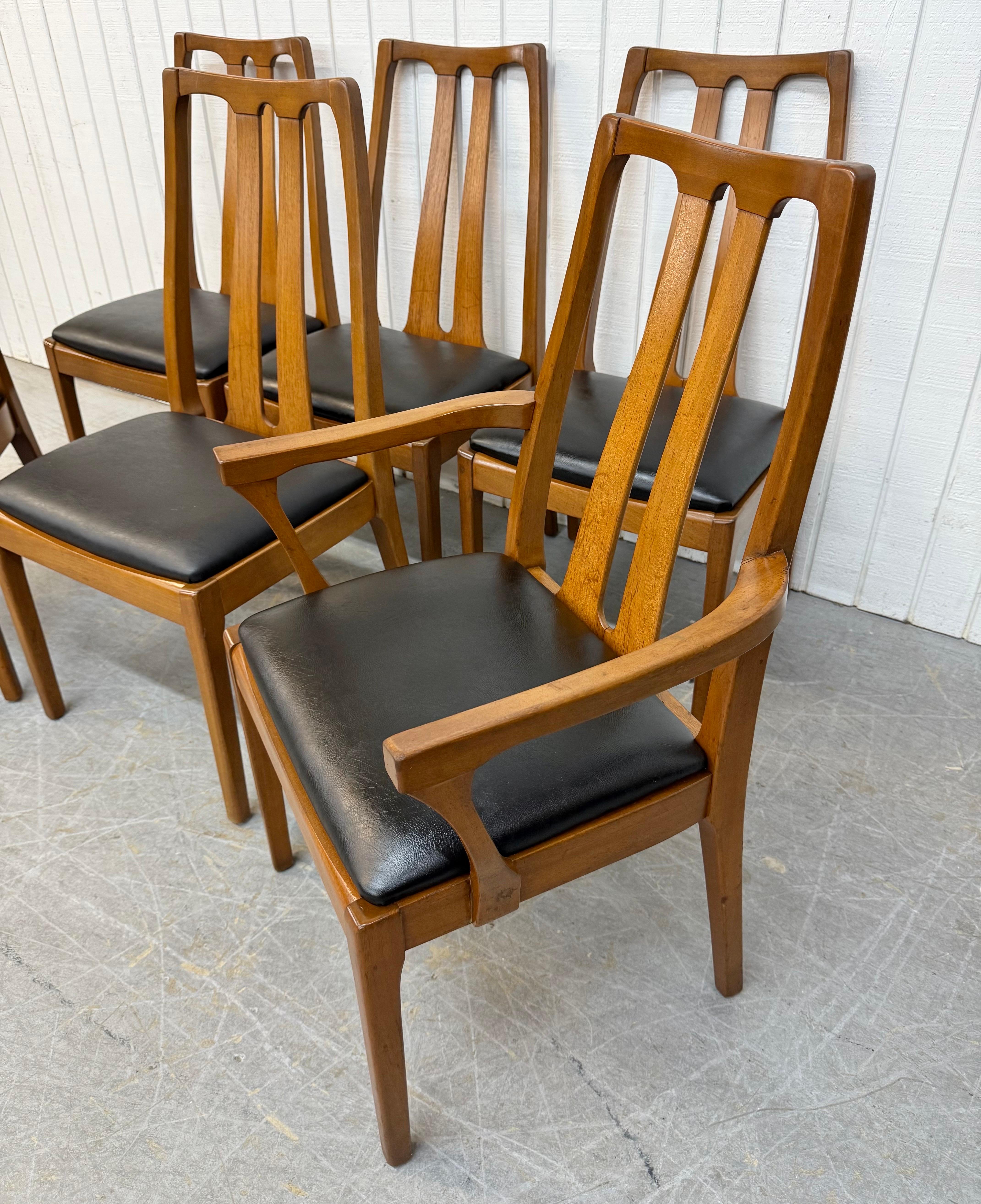 Moderne Esszimmerstühle aus Nussbaumholz aus der Jahrhundertmitte - 6er-Set im Zustand „Gut“ im Angebot in Clarksboro, NJ