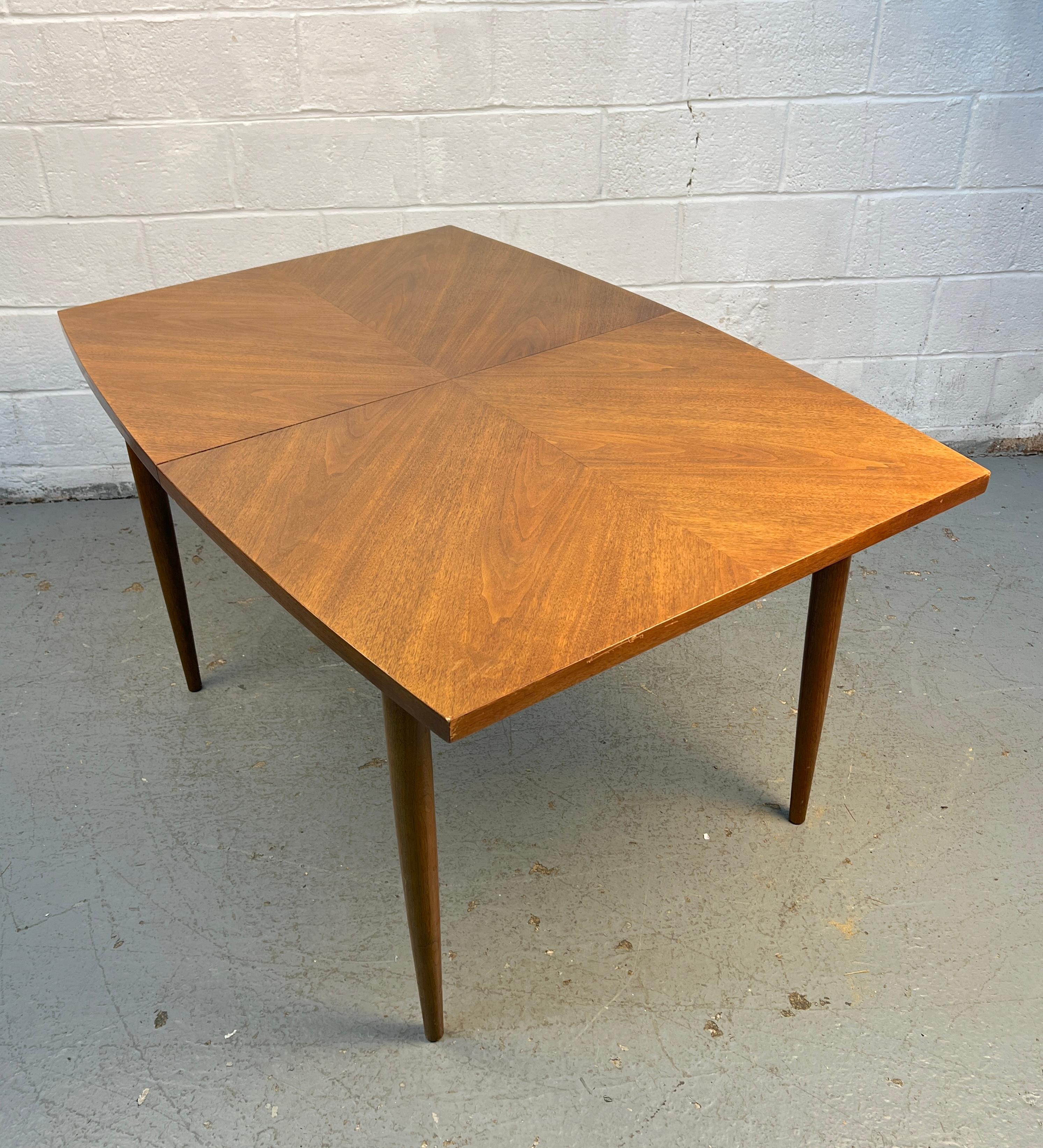 Noyer Table à feuilles de salle à manger en noyer moderne du milieu du siècle en vente