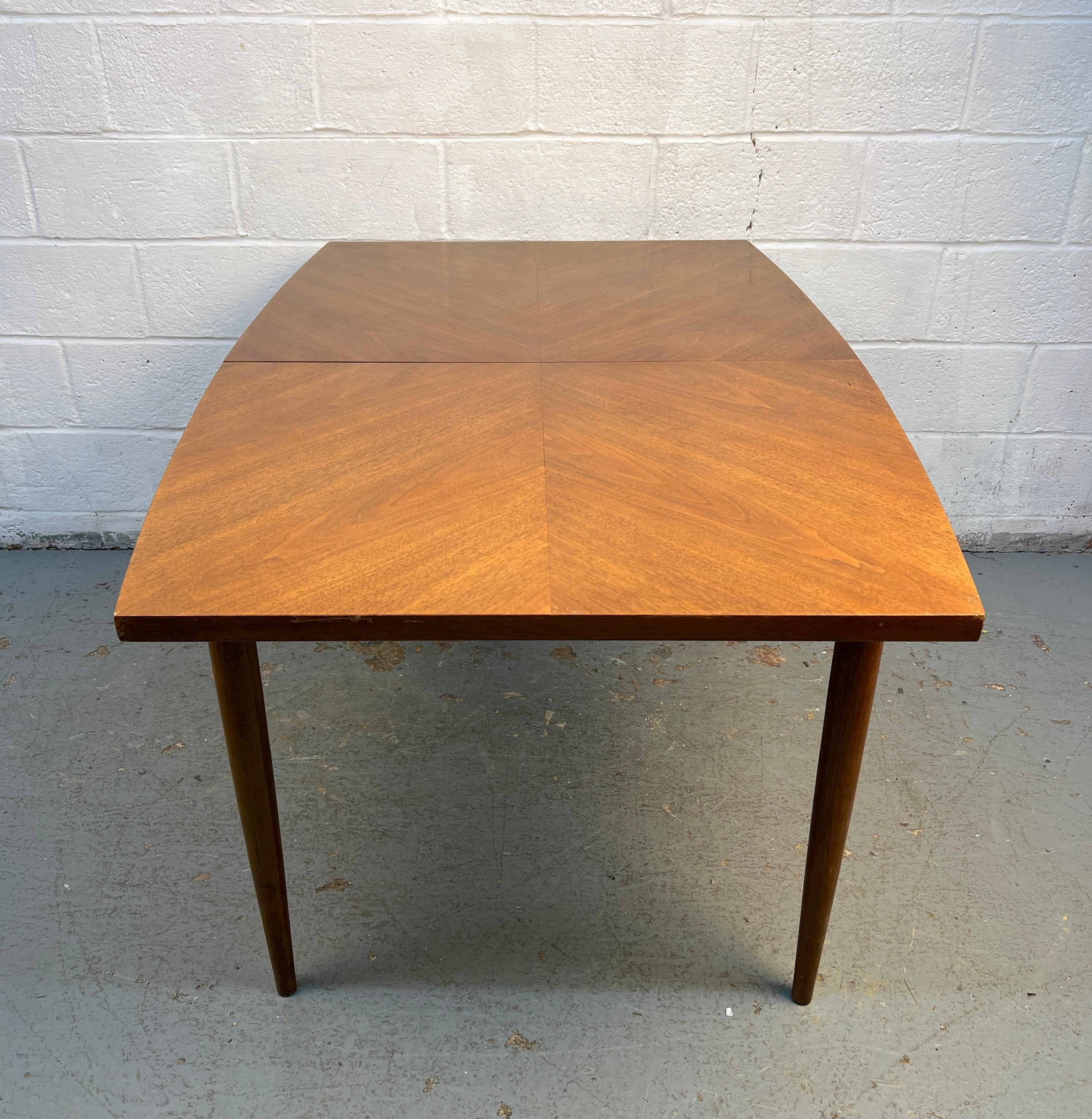 Table à feuilles de salle à manger en noyer moderne du milieu du siècle en vente 1