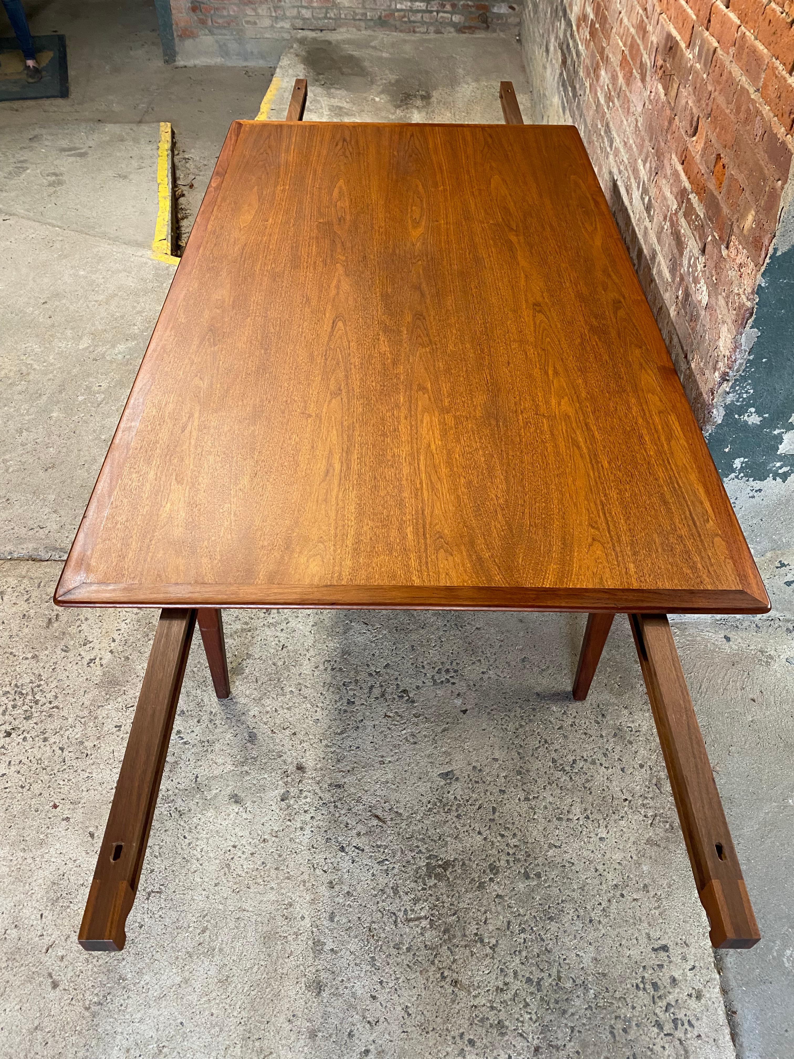 Mid Century Modern Walnut Dining Table by Al Huller for Furnwood Corporation For Sale 4