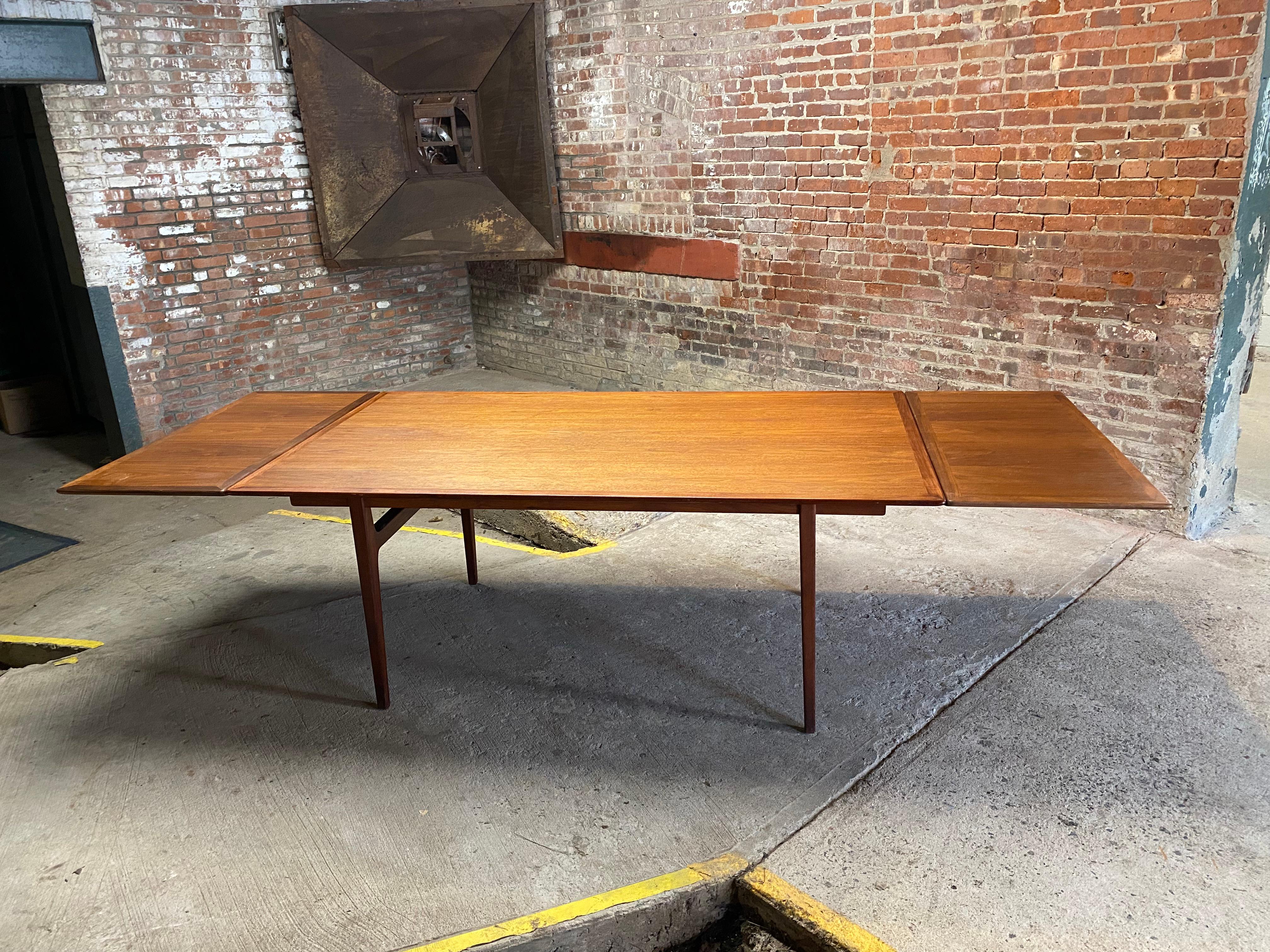 Mid Century Modern Walnut Dining Table by Al Huller for Furnwood Corporation 1