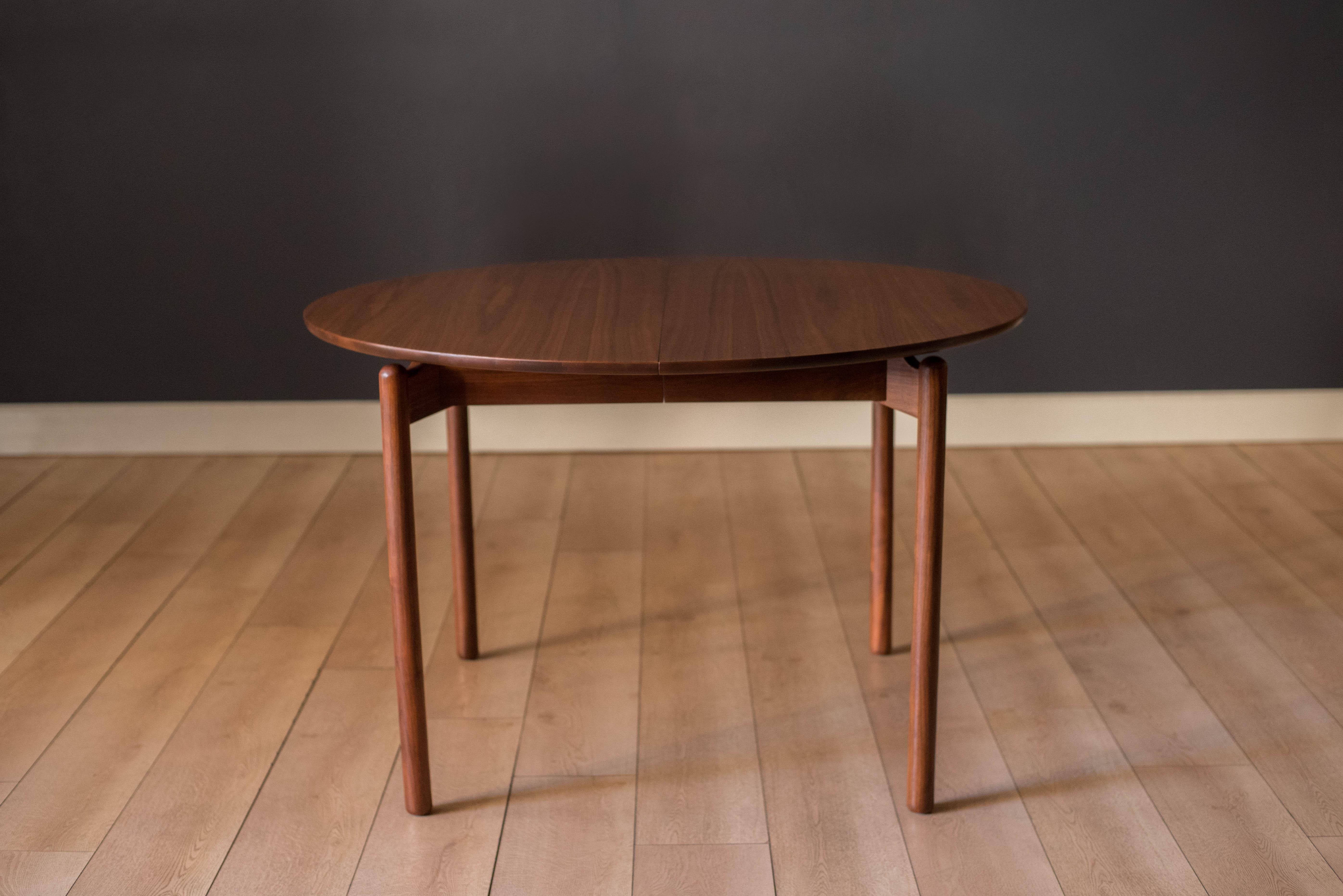 Mid Century Modern Walnut Dining Table by Greta Grossman for Glenn of California In Good Condition In San Jose, CA