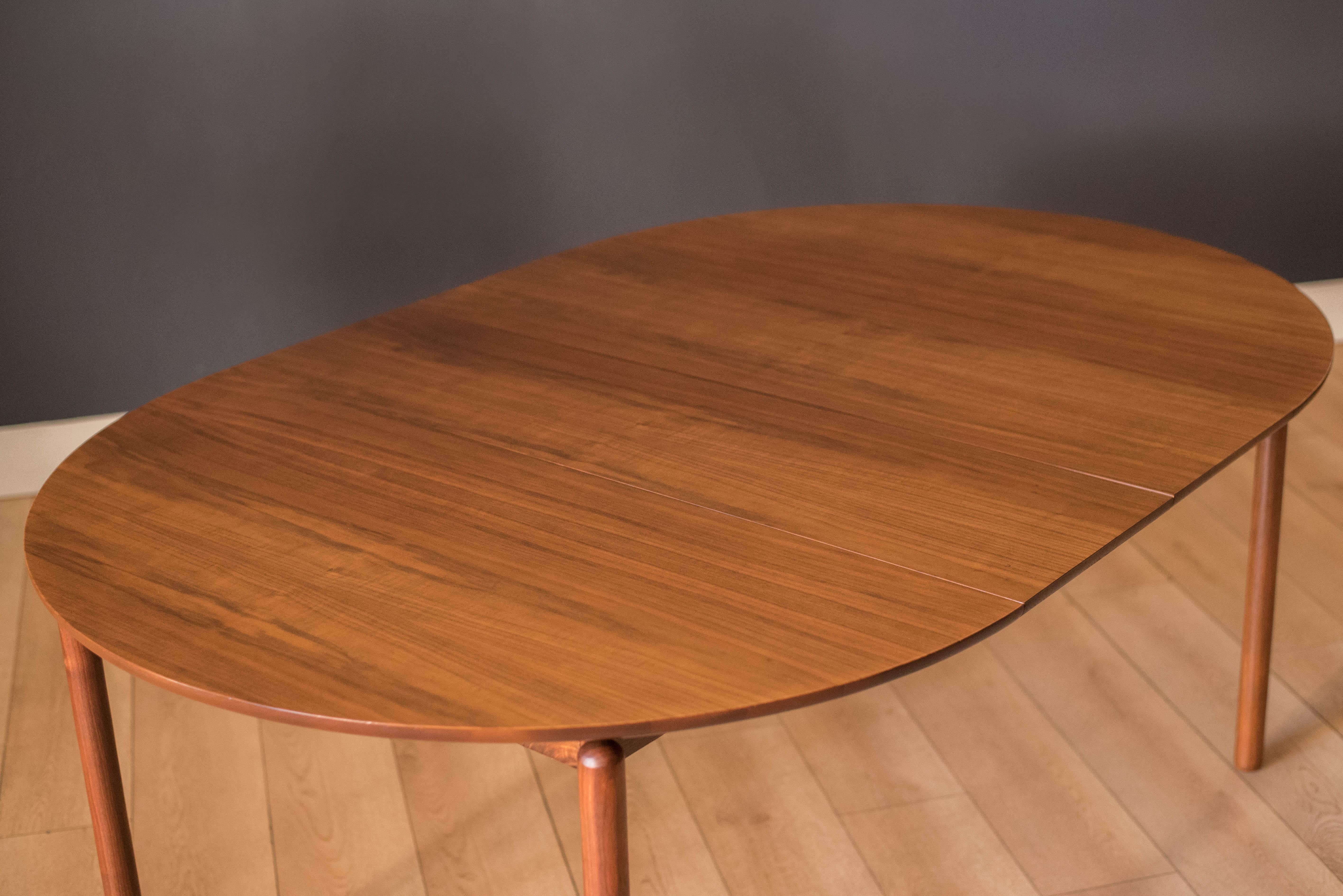 Mid Century Modern Walnut Dining Table by Greta Grossman for Glenn of California 1