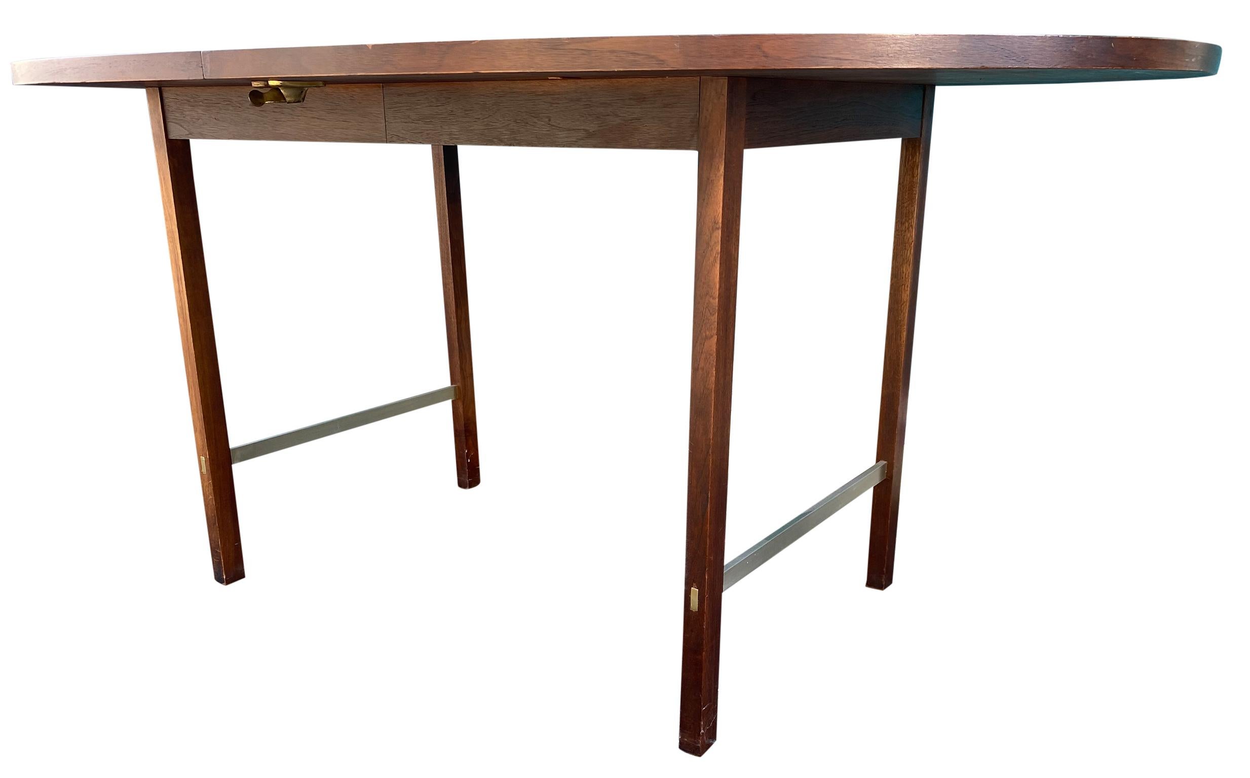 Mid-20th Century Mid-Century Modern Walnut Dining Table by Paul McCobb for Calvin 2 Leaves For Sale