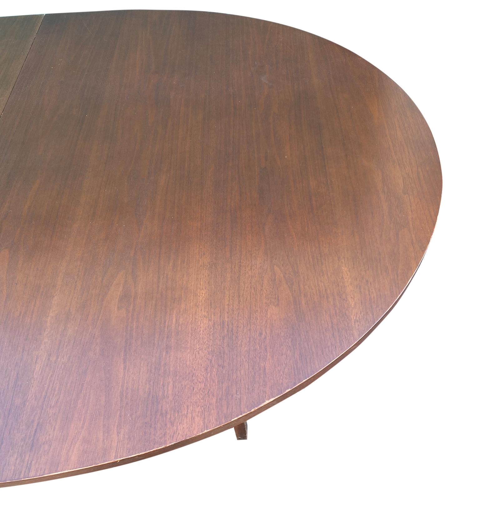 Mid-Century Modern Walnut Dining Table by Paul McCobb for Calvin 2 Leaves 2