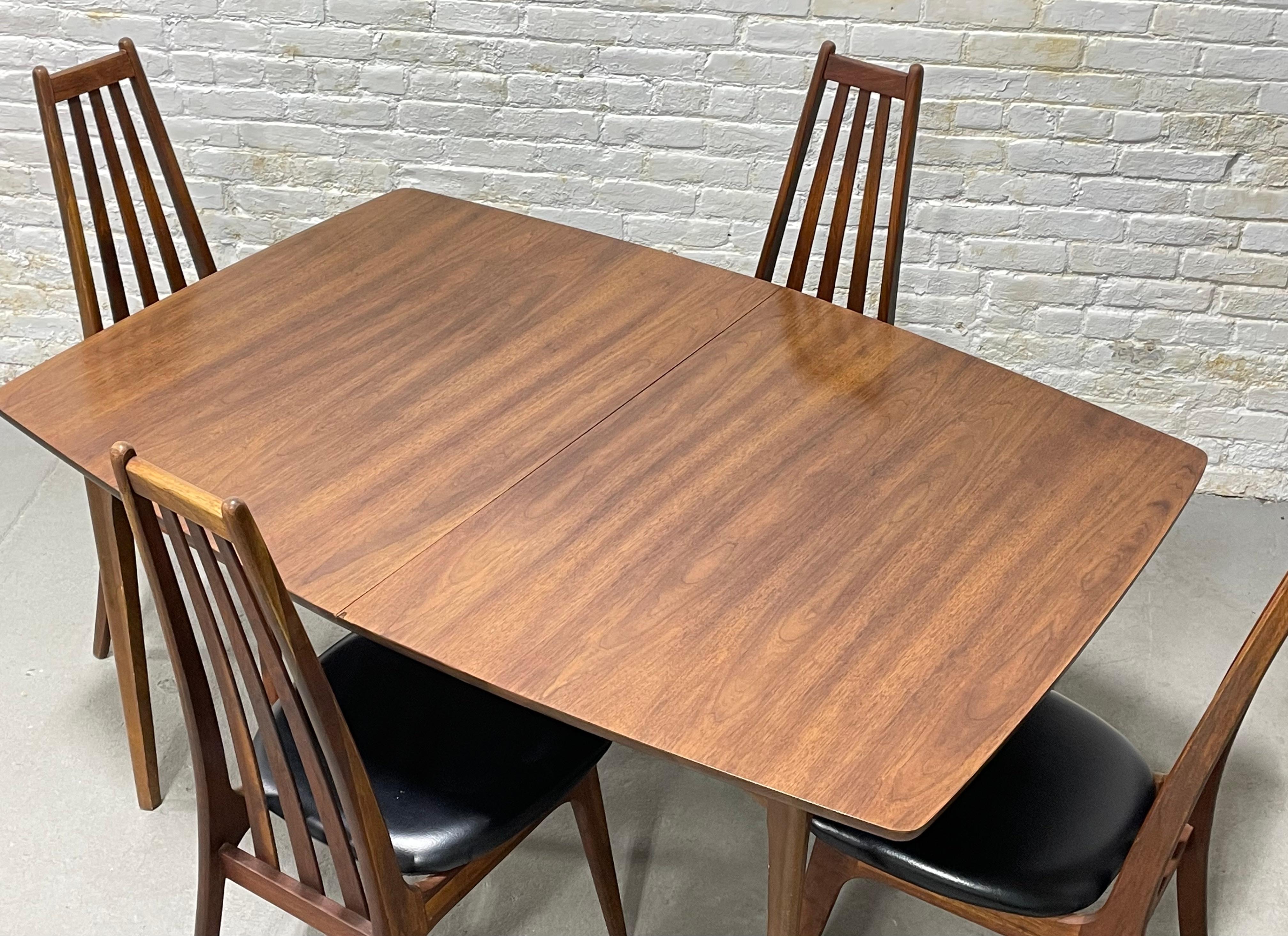 Mid-Century Modern Walnut Dining Table, circa 1960s For Sale 5