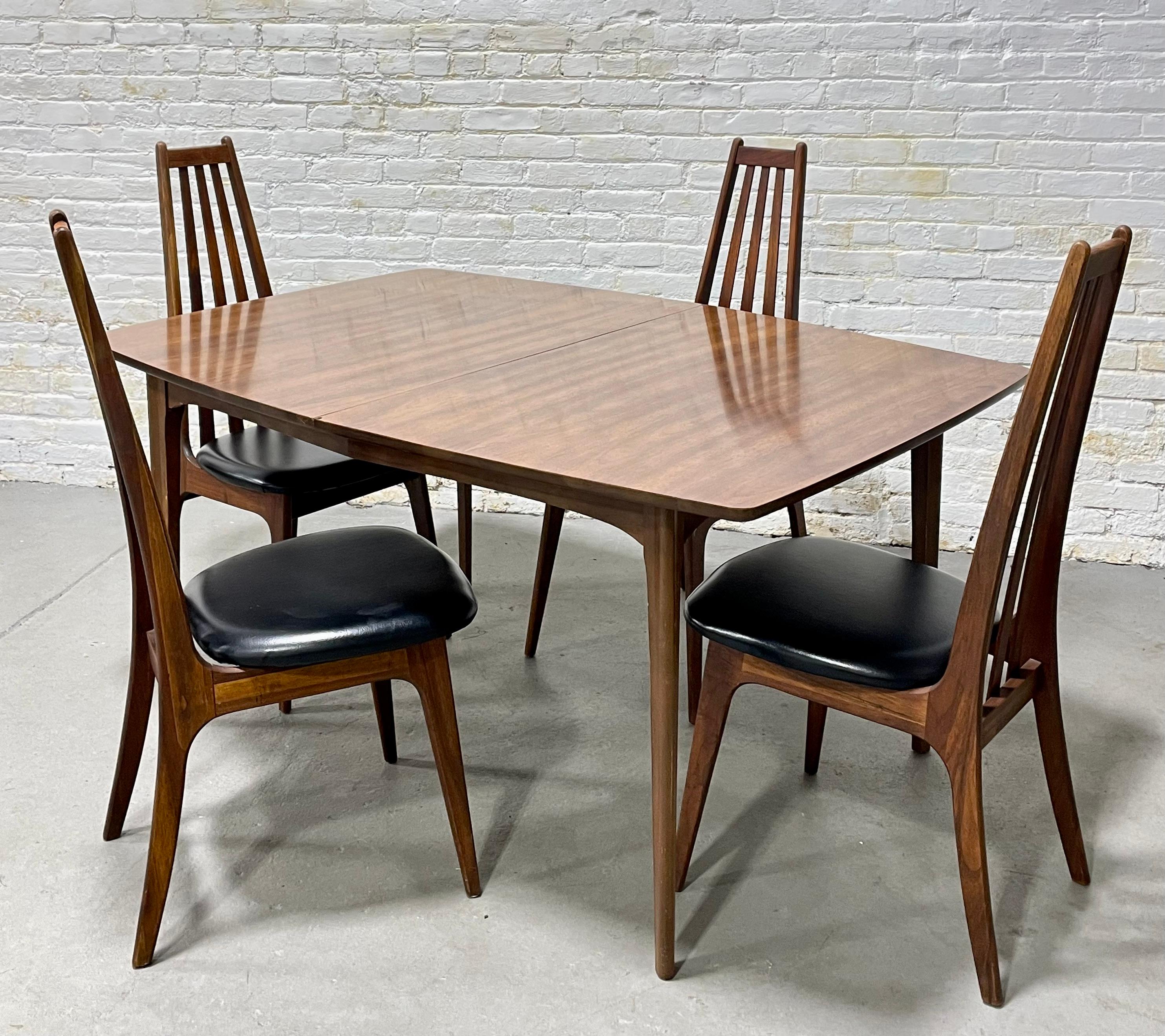 Mid-Century Modern Walnut Dining Table, circa 1960s For Sale 8