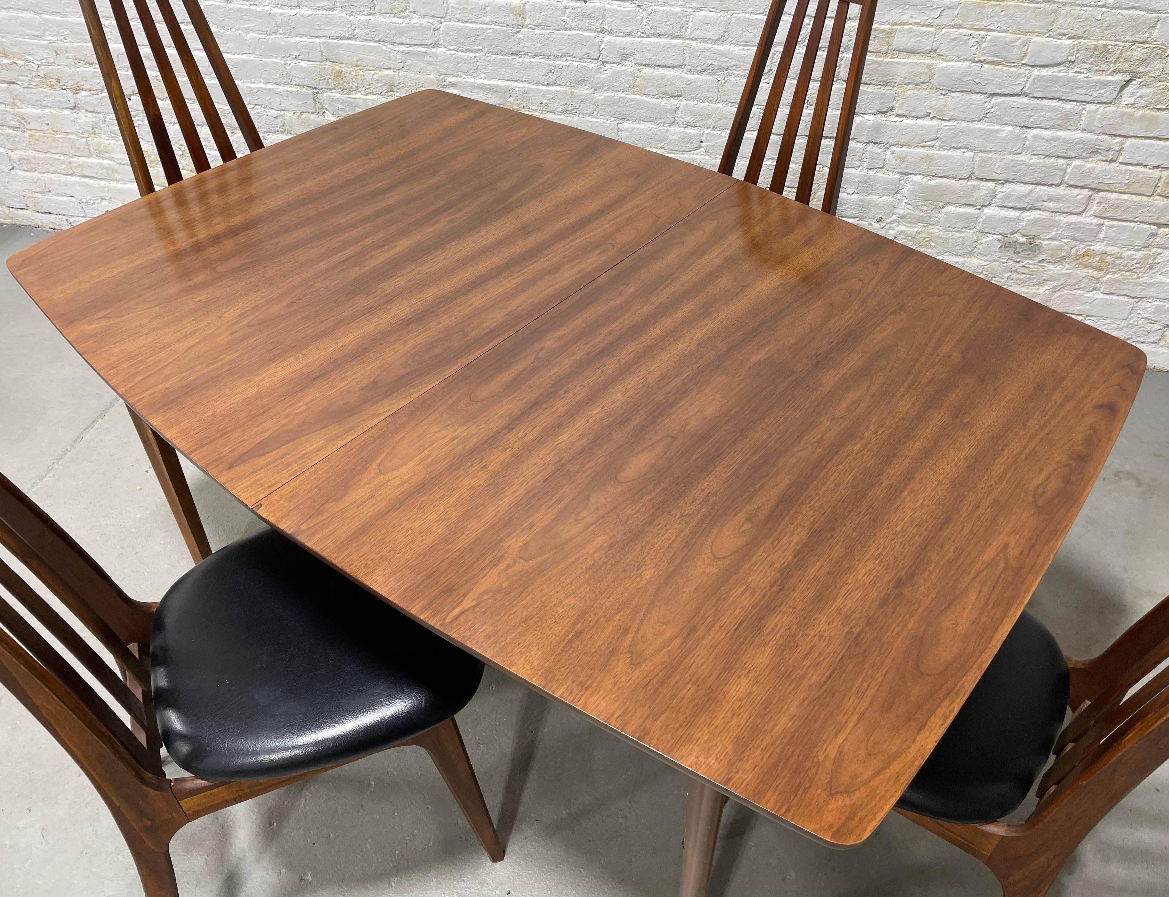 Mid-Century Modern Walnut Dining Table, circa 1960s For Sale 9