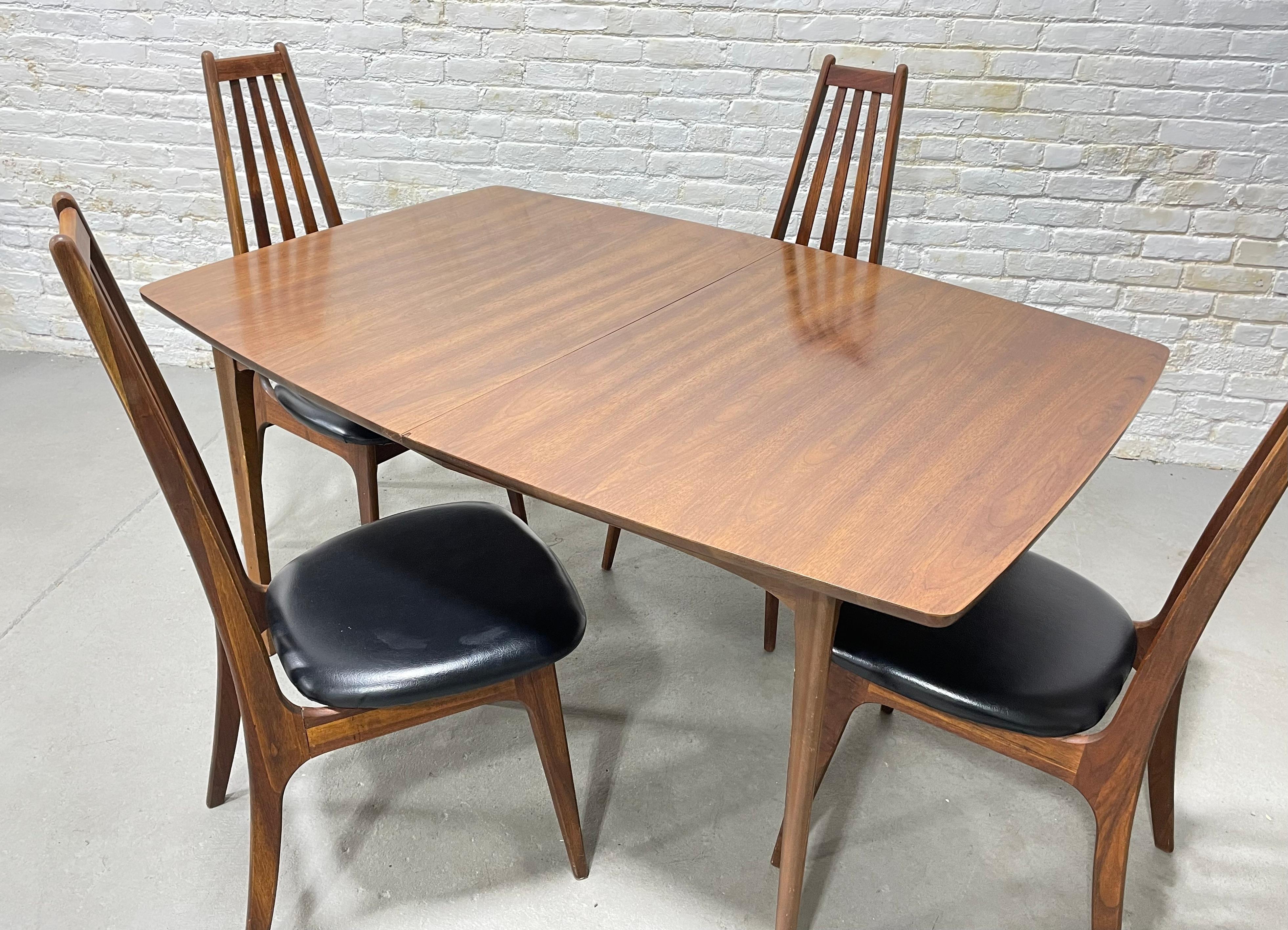 Mid-Century Modern Walnut Dining Table, circa 1960s In Good Condition In Weehawken, NJ