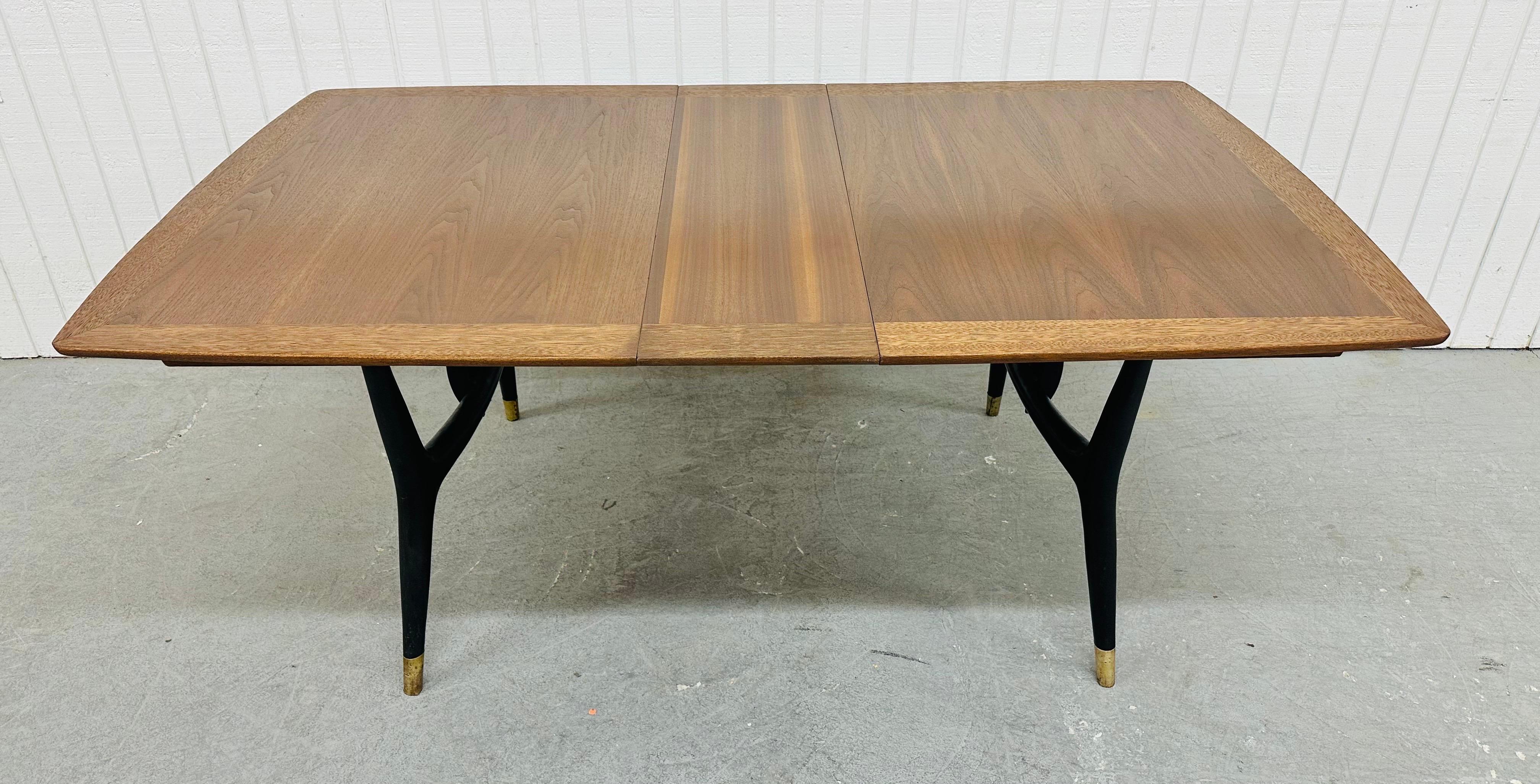 Mid-Century Modern Walnut Dining Table In Good Condition For Sale In Clarksboro, NJ