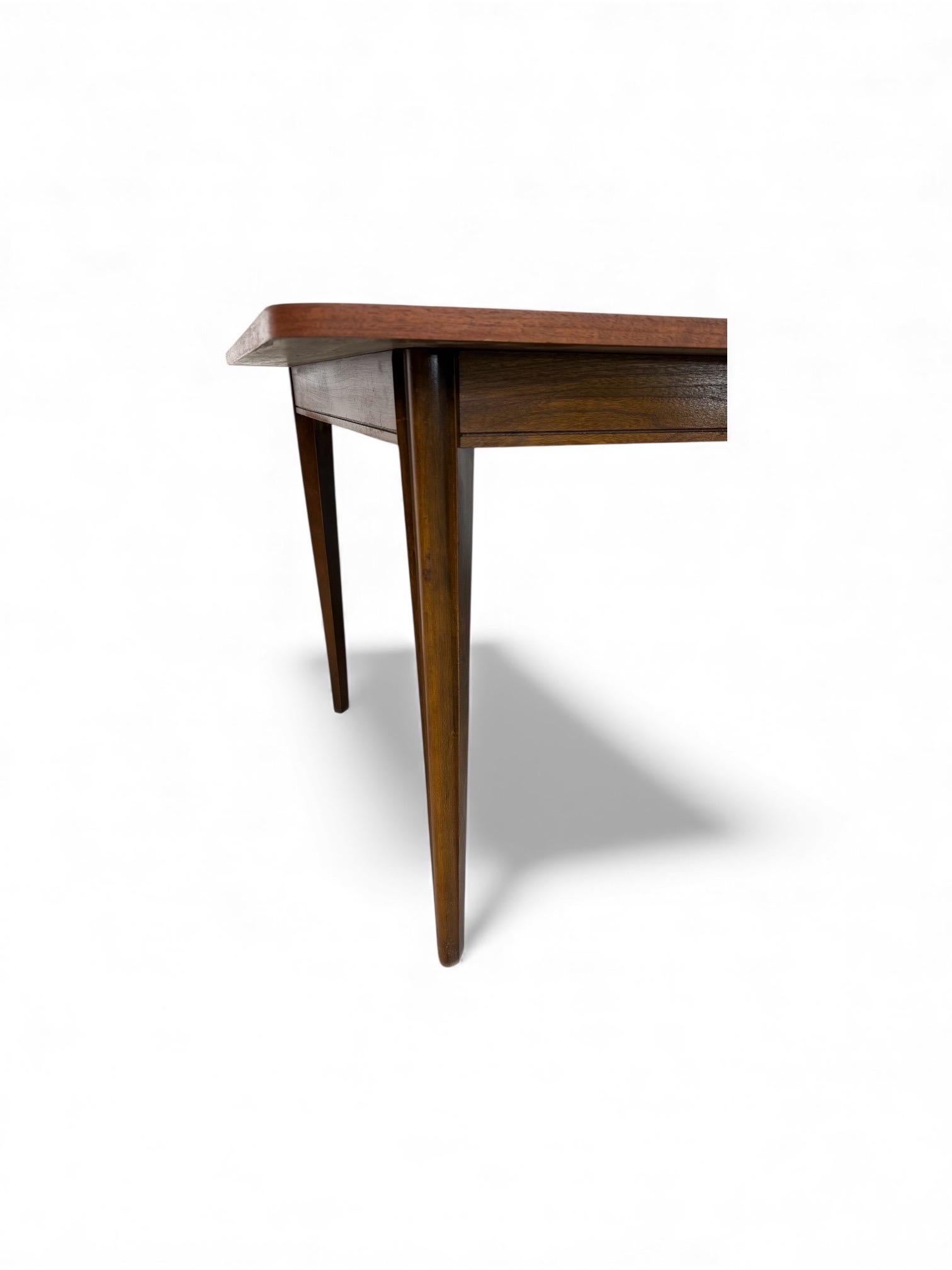 Mid-Century Modern Walnut Dining Table For Sale 1