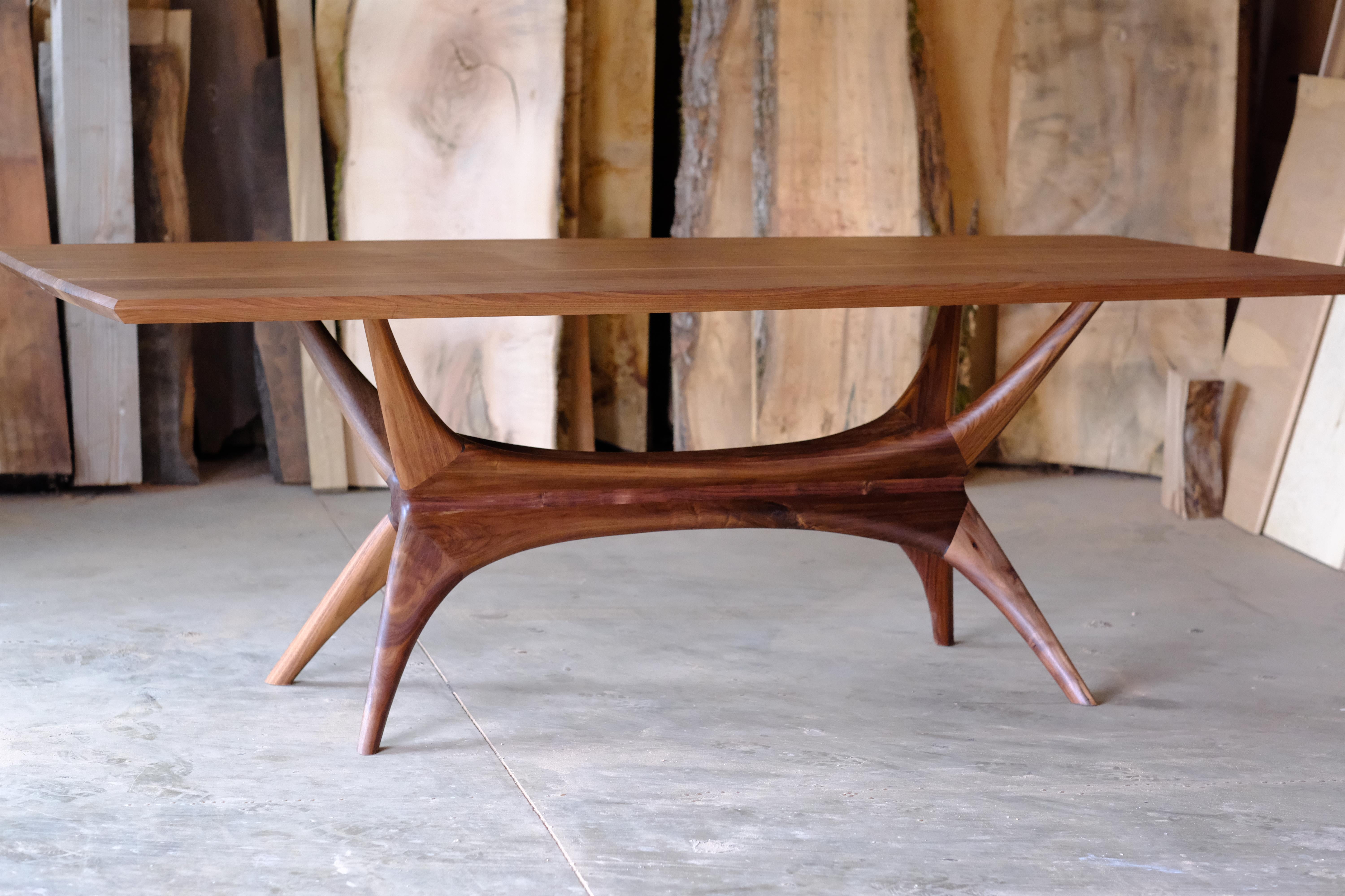 Mid Century Modern Walnut Dining Table  For Sale 4