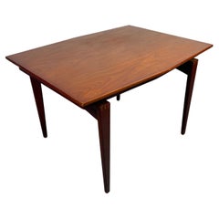 Mesa de comedor de nogal moderna de mediados de siglo