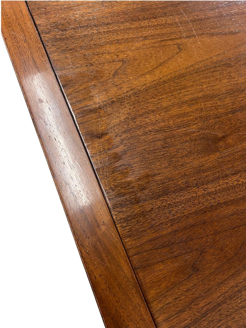 Mid Century Modern Walnut Dining Table With 2 Leaves By Milo Baughman Founders In Good Condition For Sale In Atlanta, GA