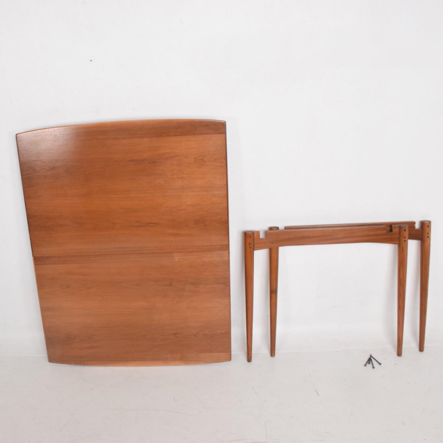 For your consideration a Mid-Century Modern walnut dining table. 
The table features a 30