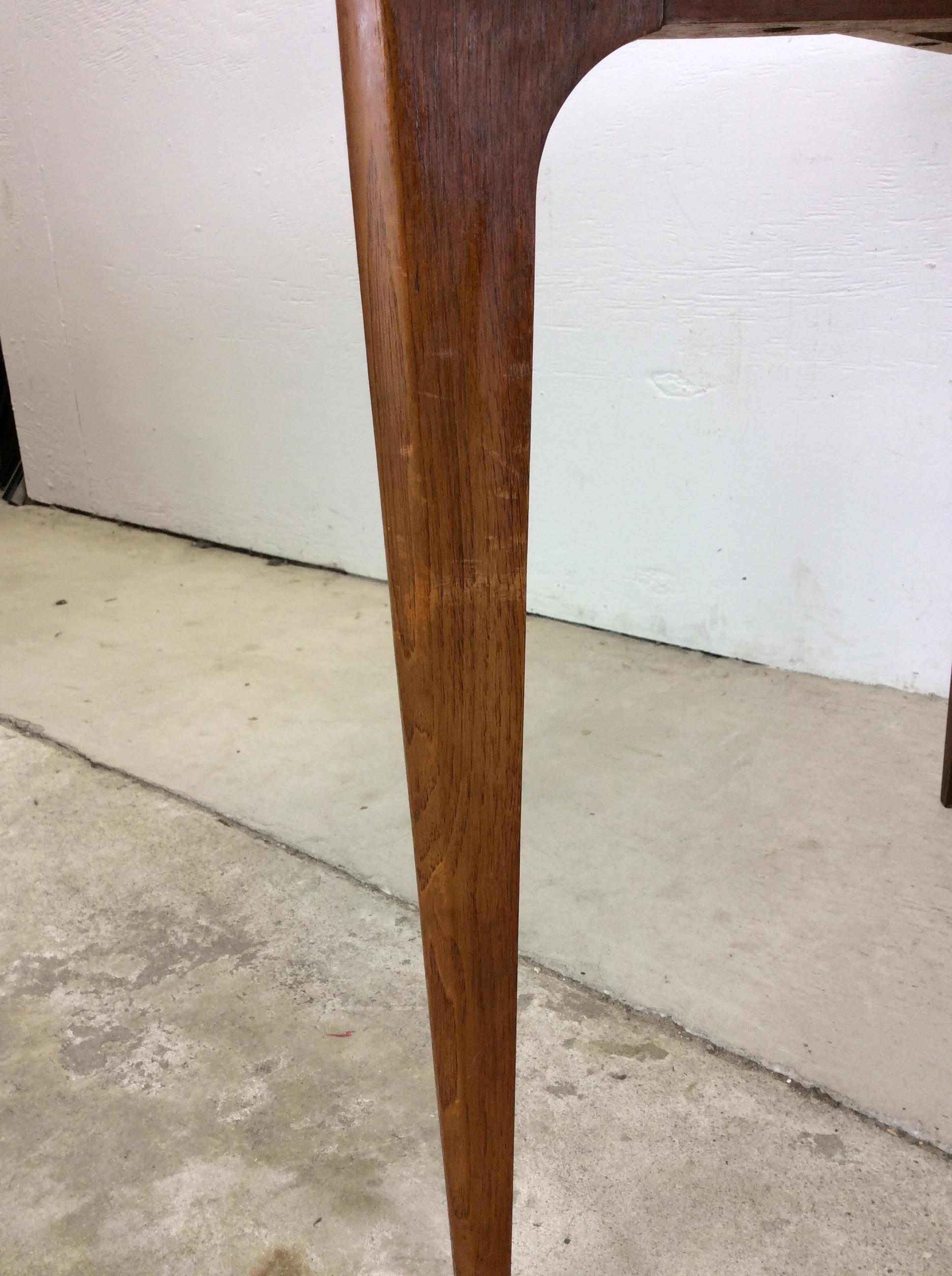 Mesa de comedor moderna de mediados de siglo en nogal con tablero de madera en venta 2