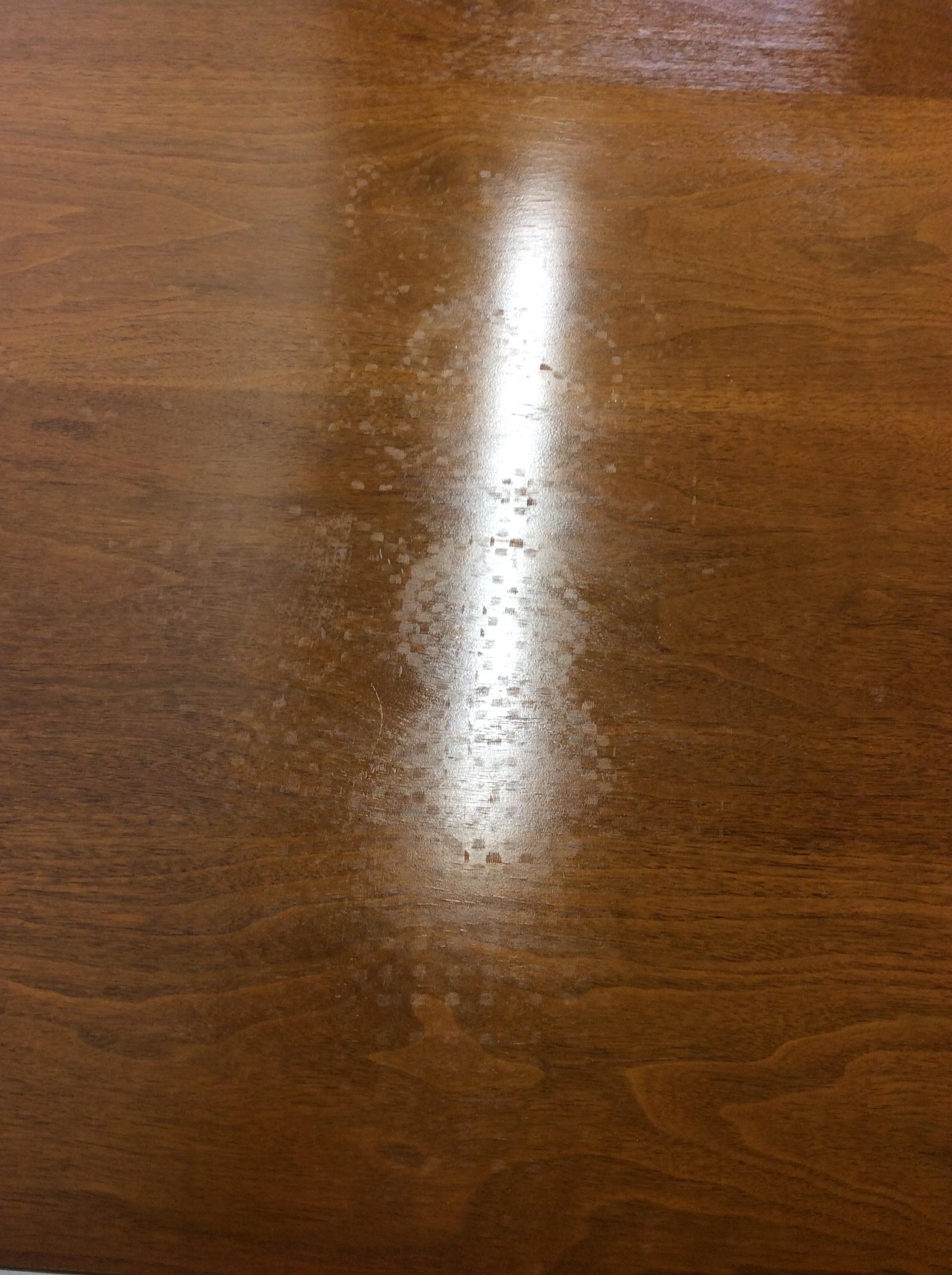 Mesa de comedor moderna de mediados de siglo en nogal con tablero de madera en venta 4