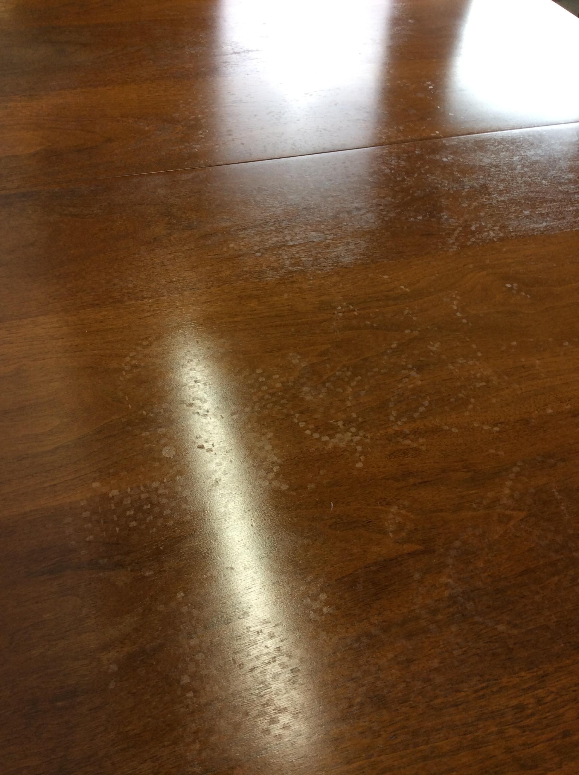 Mesa de comedor moderna de mediados de siglo en nogal con tablero de madera en venta 6