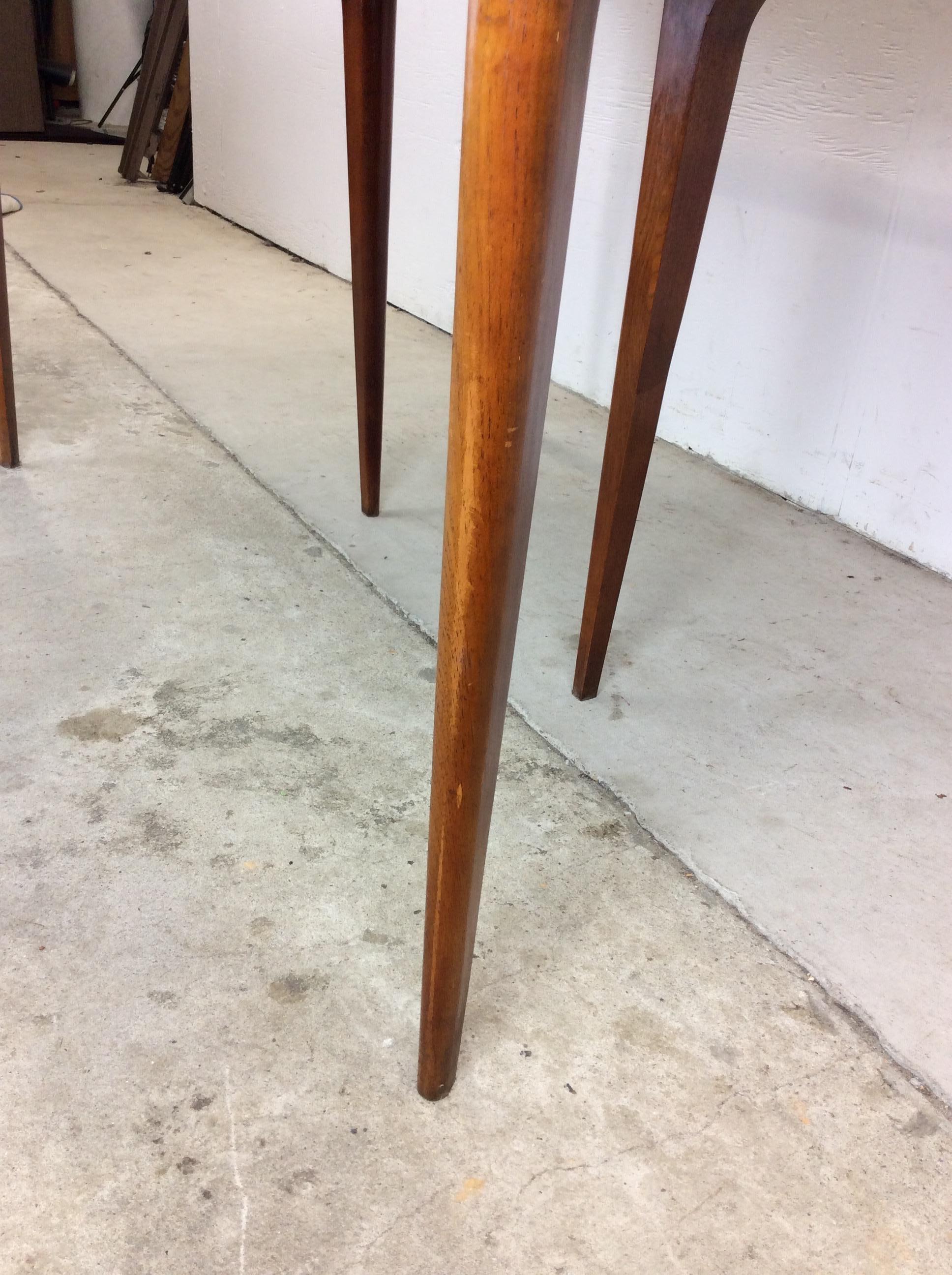 Mesa de comedor moderna de mediados de siglo en nogal con tablero de madera en venta 9