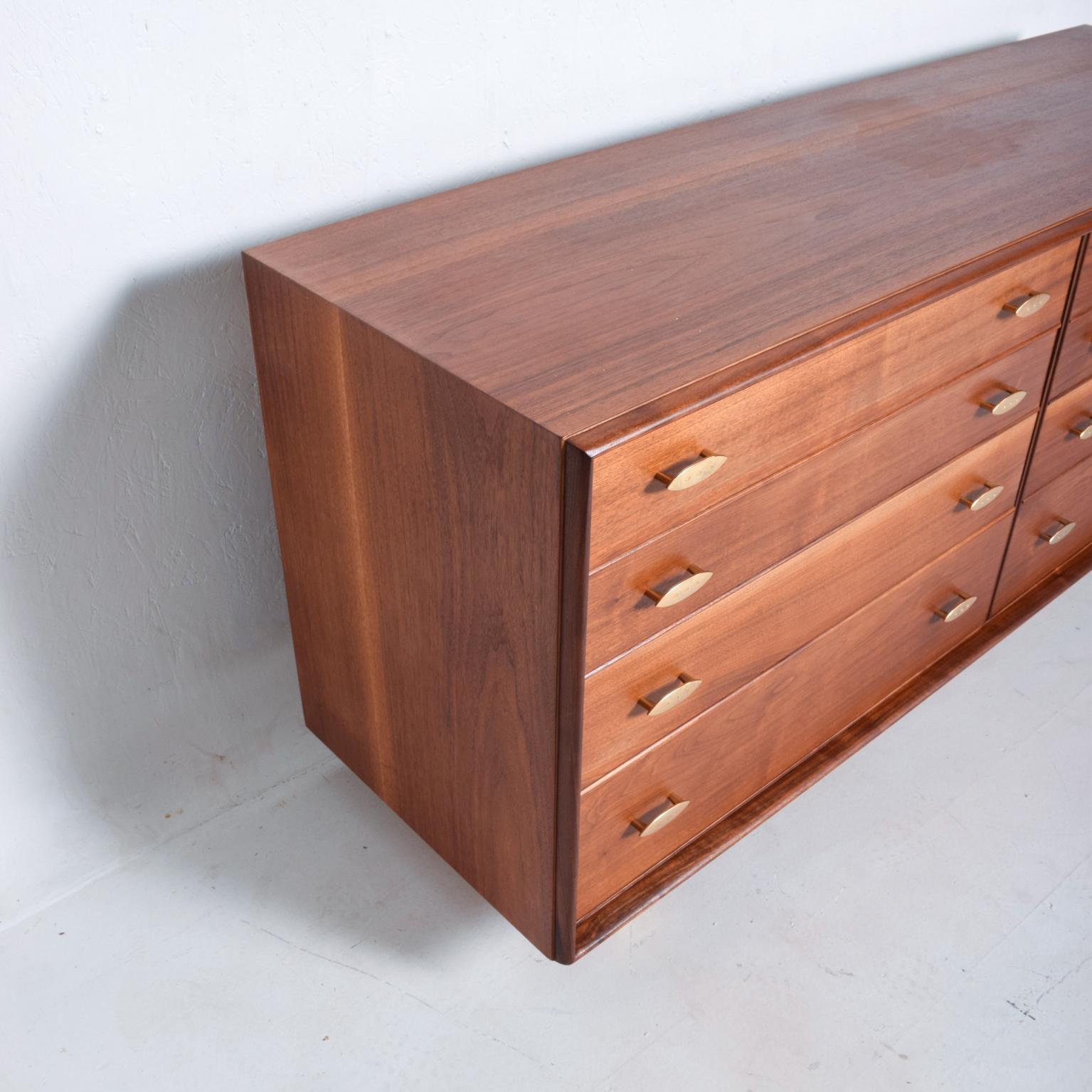 Mid-Century Modern Walnut Double Dresser by Paul Frankl for John Stuart In Good Condition In Chula Vista, CA