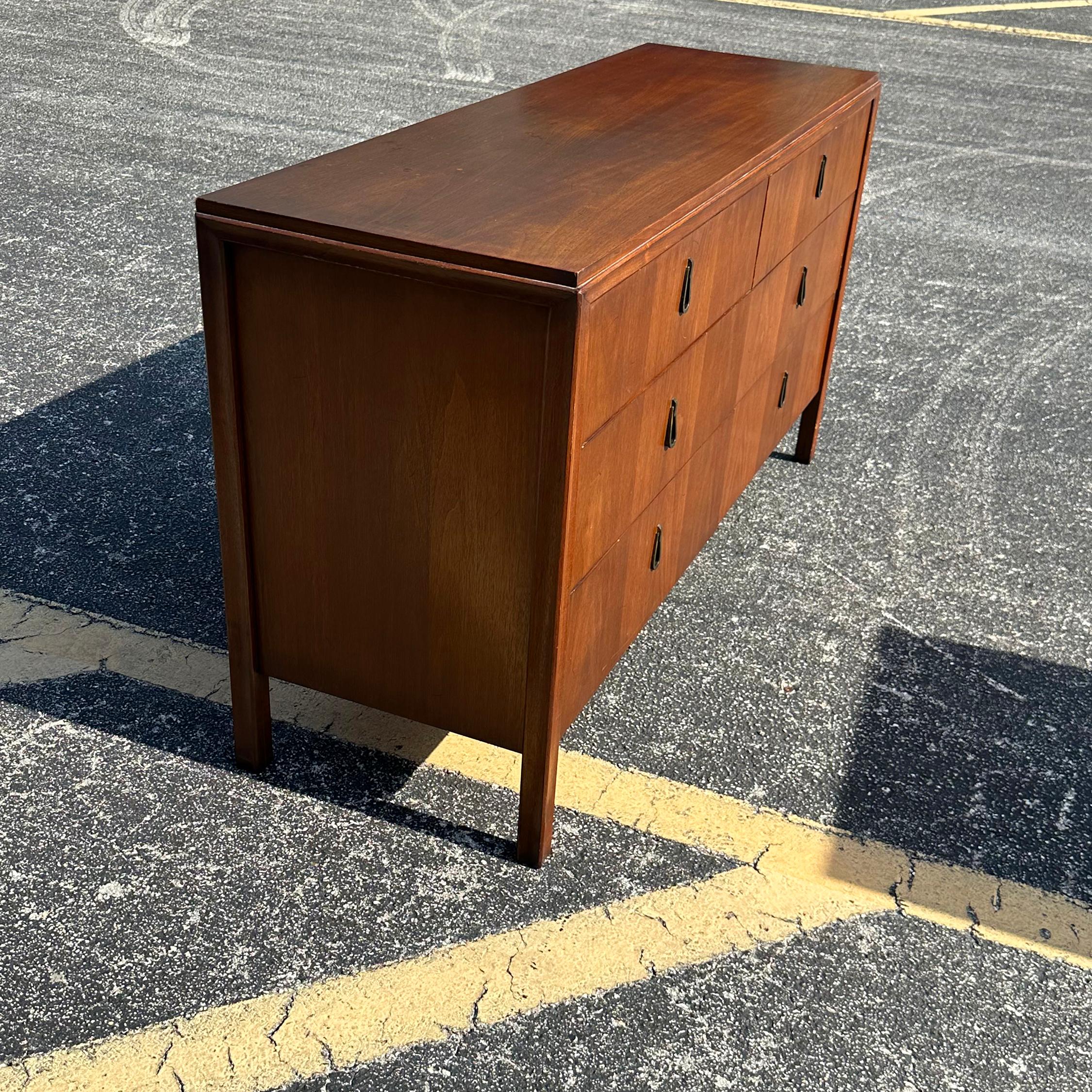 Mid-Century Modern Walnut Double Dresser with Tear Drop Pulls In Good Condition For Sale In Lake Worth, FL