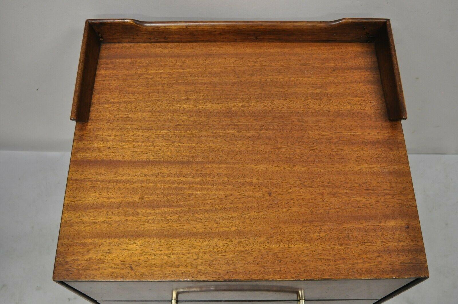 Mid-Century Modern Walnut Double Pedestal Nightstand Bedside Table In Good Condition For Sale In Philadelphia, PA