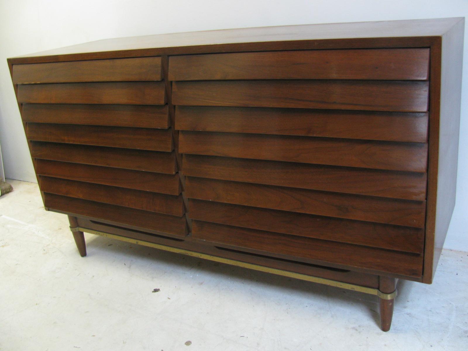 Mid-Century Modern Walnut Dresser American of Martinsville by Merton Gershun 6