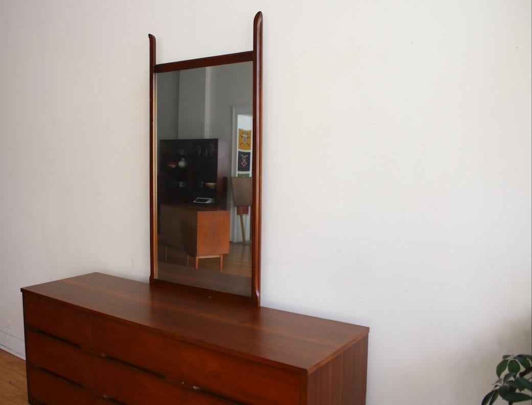 Mid-Century Modern dresser with mirror.
Mirror can be attached to dresser or mounted separately to the wall. 
Beautifully refinished top!
Nine dovetailed drawers.
Excellent vintage condition.

Dresser: 58 3/8” wide x 18” depth x 31 3/8” tall
