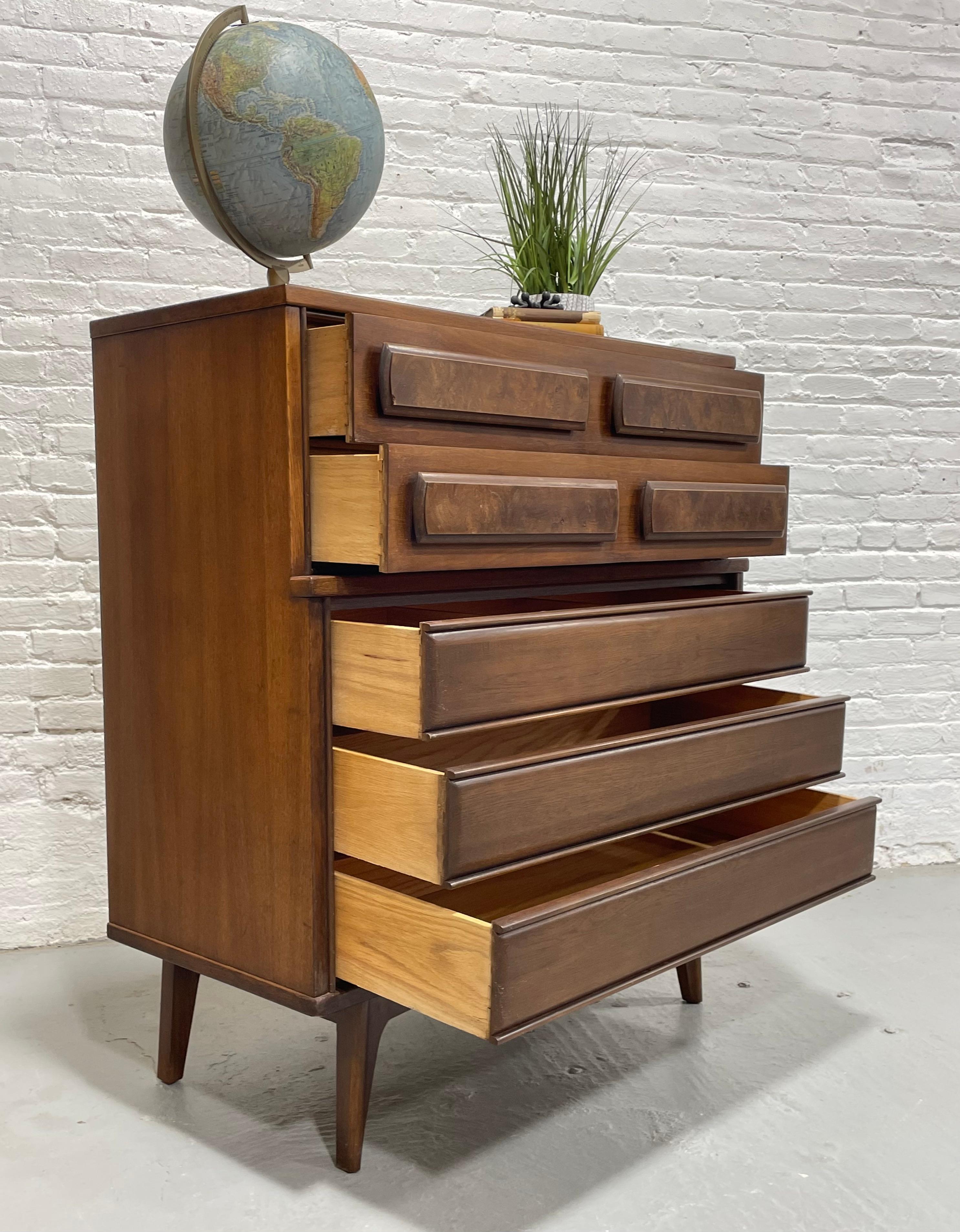 Mid Century MODERN Walnut DRESSER Burled Drawers by United Furniture, c. 1960s In Good Condition For Sale In Weehawken, NJ