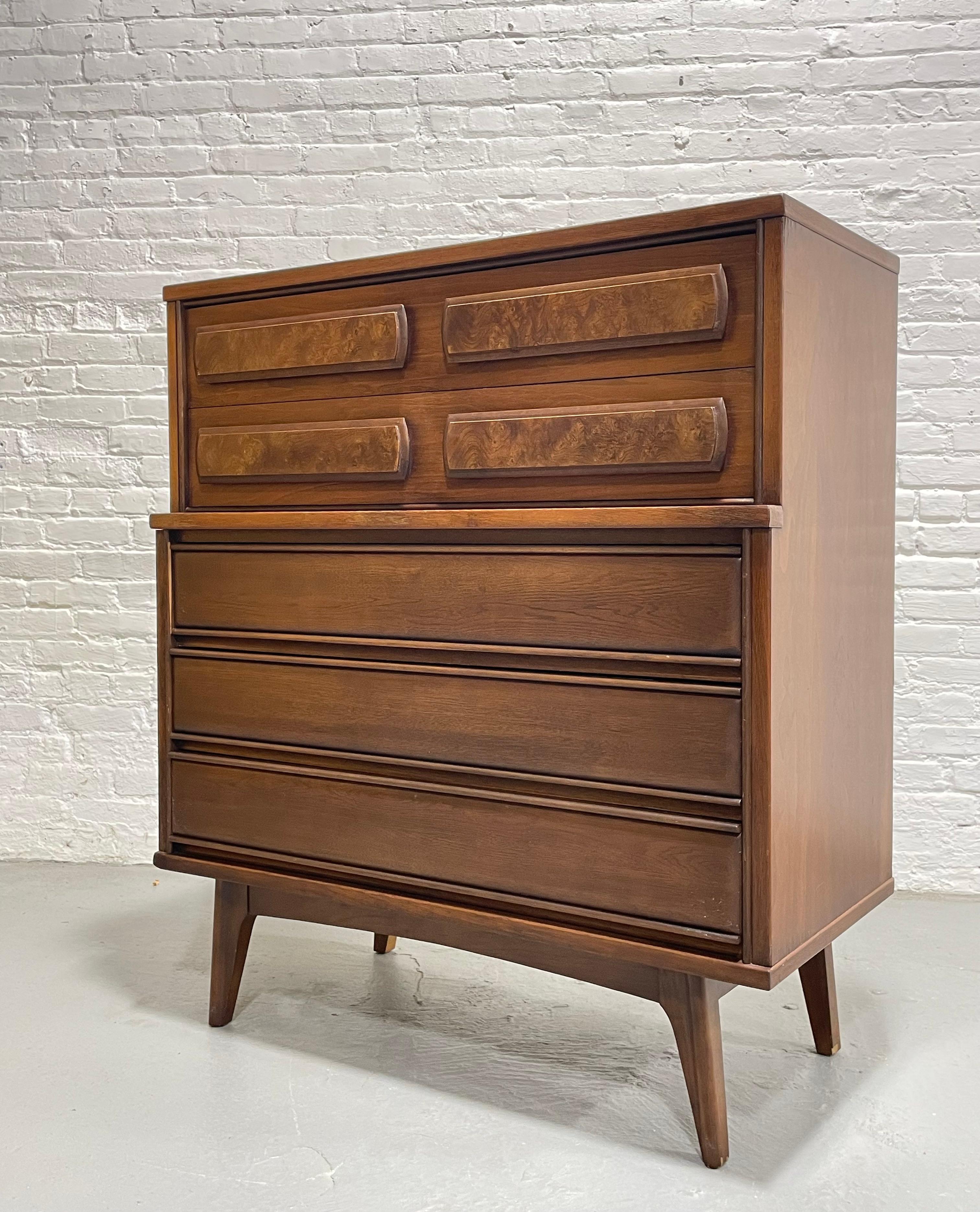 Mid Century MODERN Walnut DRESSER Burled Drawers by United Furniture, c. 1960s For Sale 4