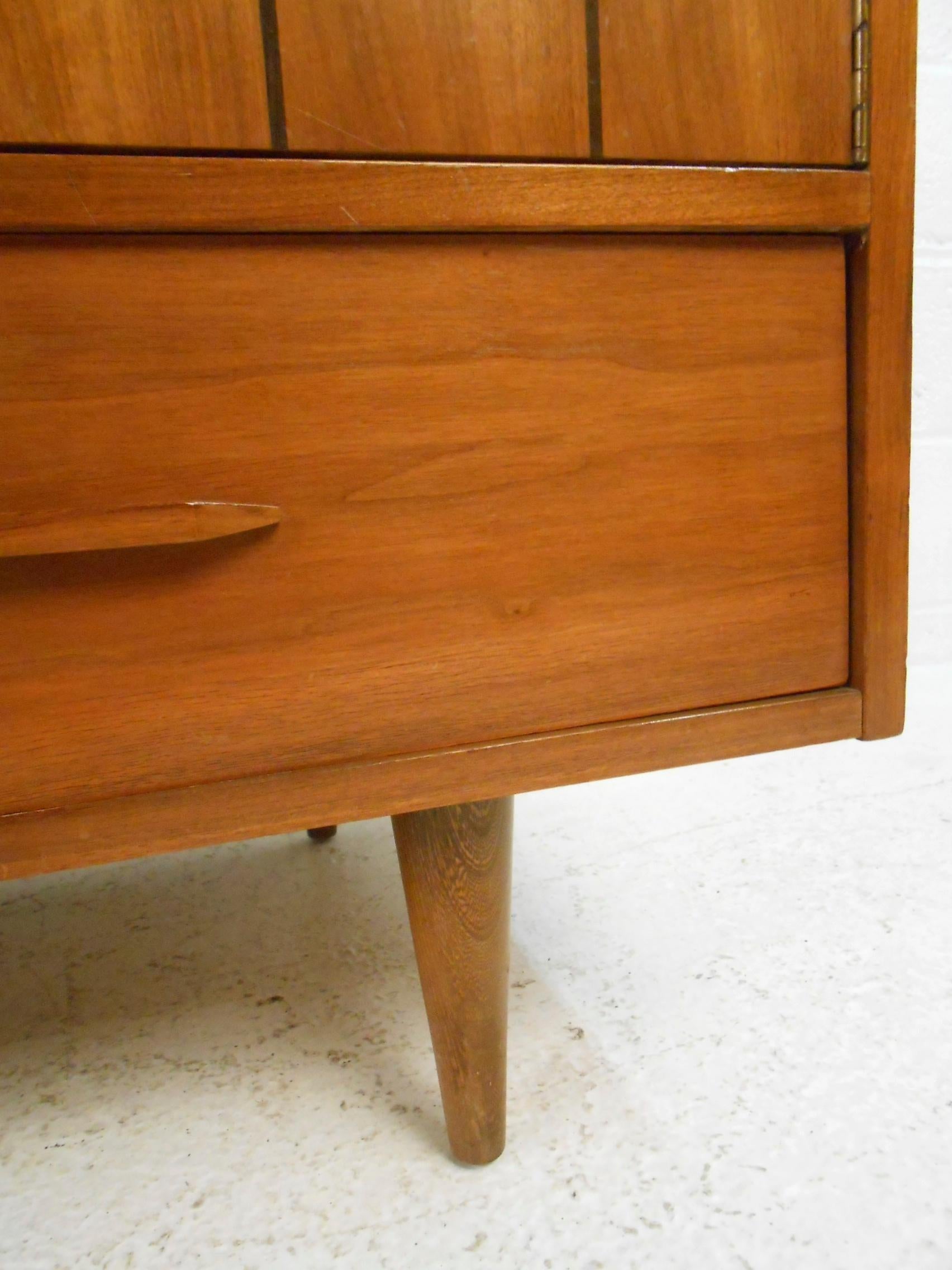 Mid-Century Modern Walnut Dresser by Coplan's 8