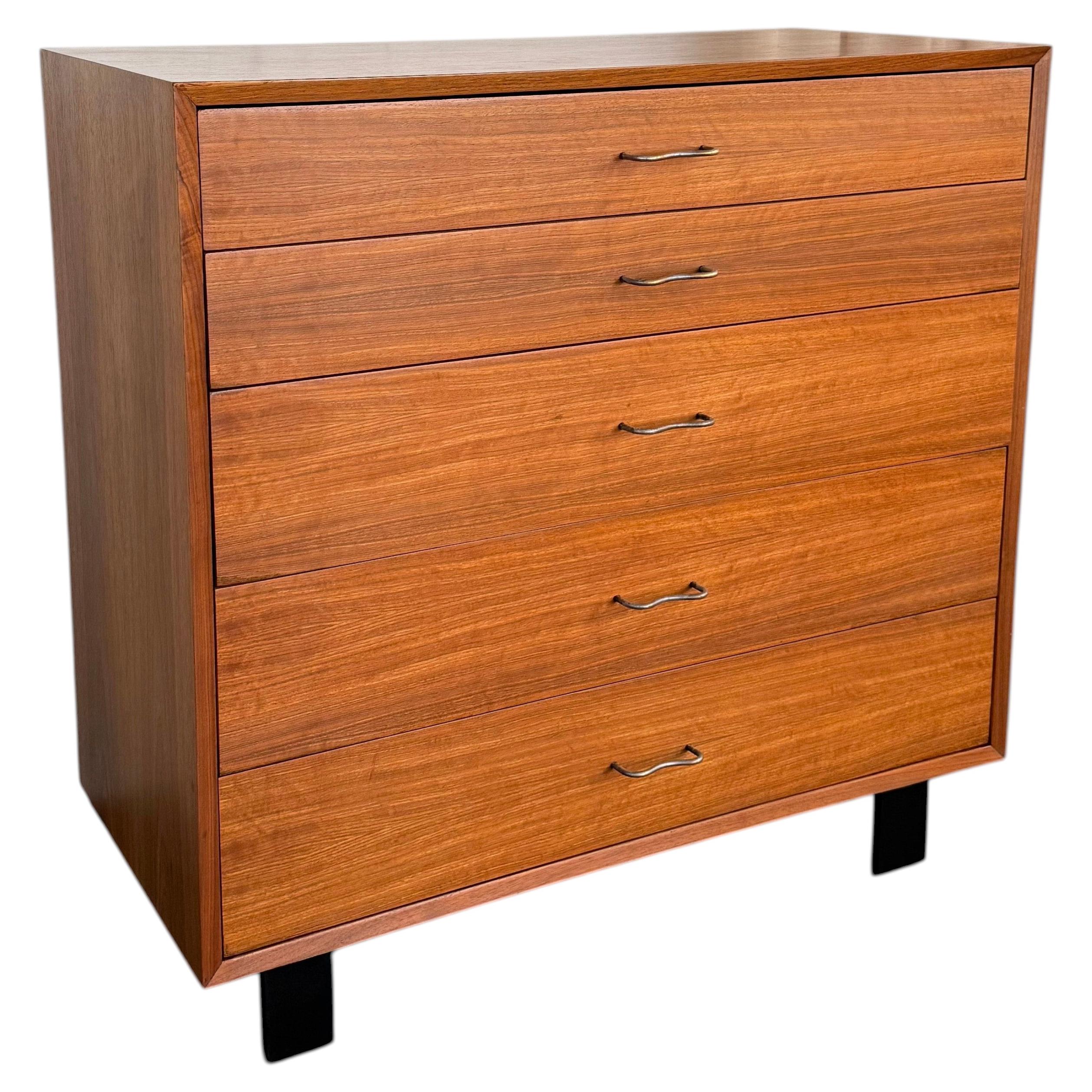Comò in legno di noce di George Nelson per Herman Miller, stile metà del secolo scorso in vendita