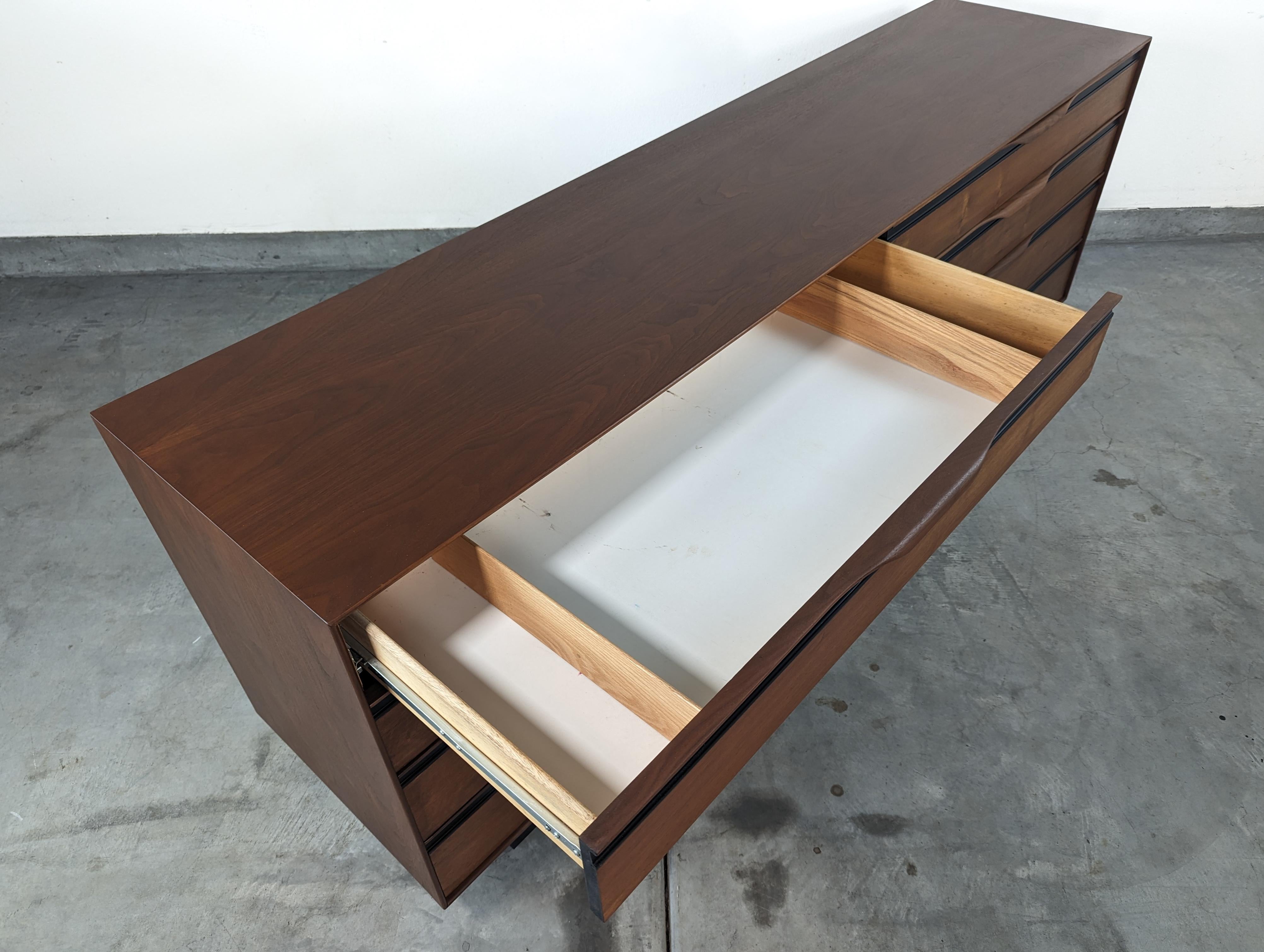 Mid Century Modern Walnut Dresser by John Kapel for Glenn Of California, c1960s 4