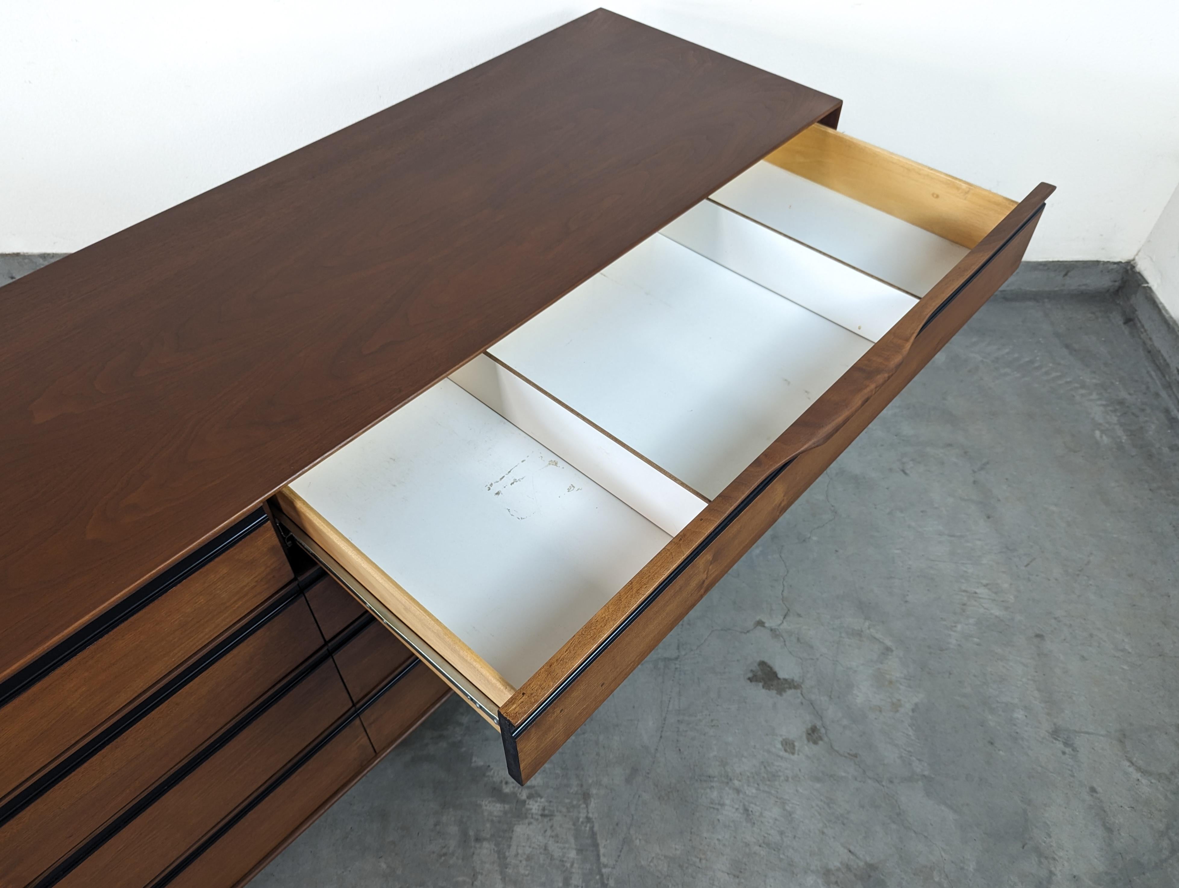 Mid Century Modern Walnut Dresser by John Kapel for Glenn Of California, c1960s 7