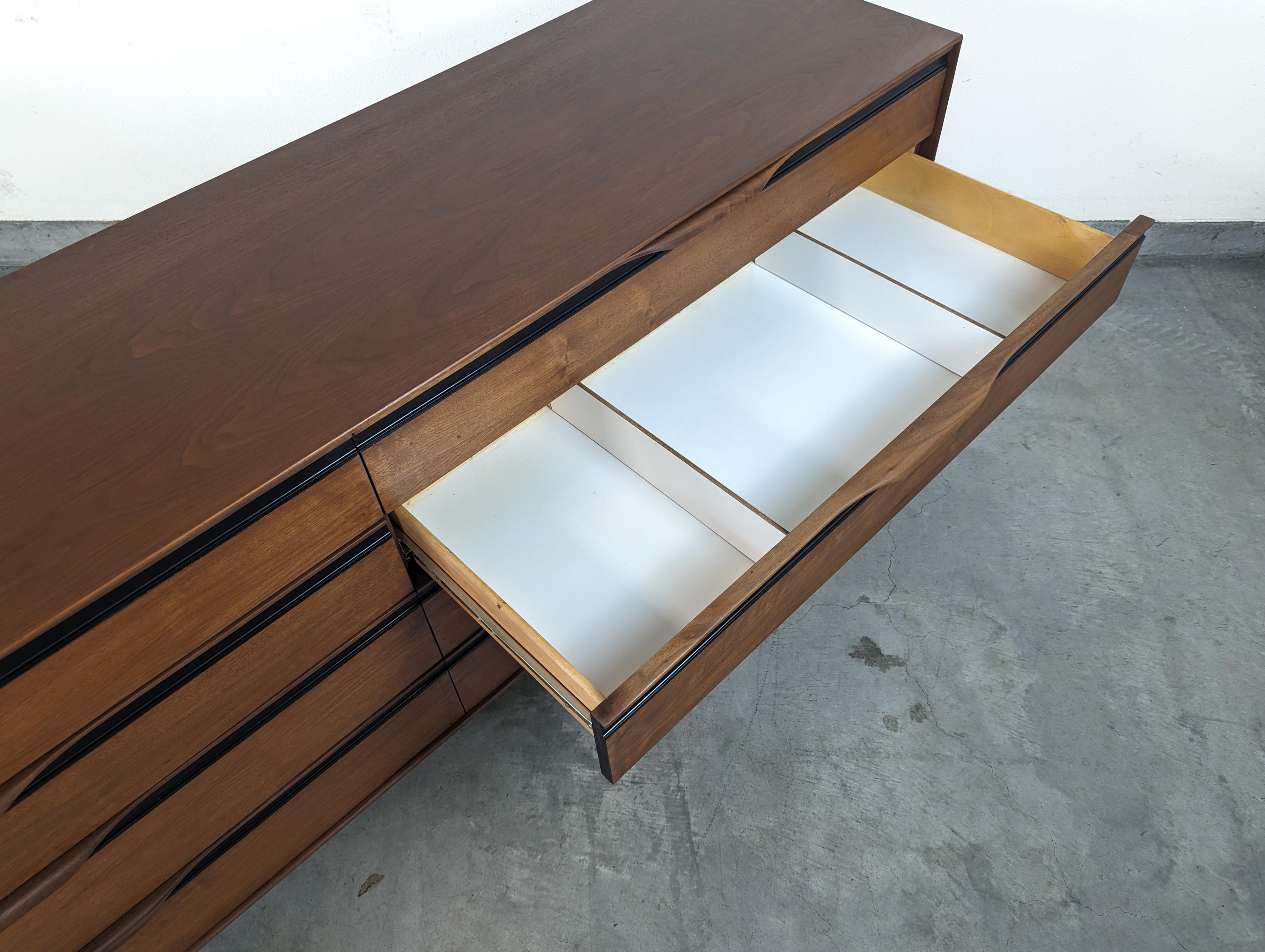 Mid Century Modern Walnut Dresser by John Kapel for Glenn Of California, c1960s 8