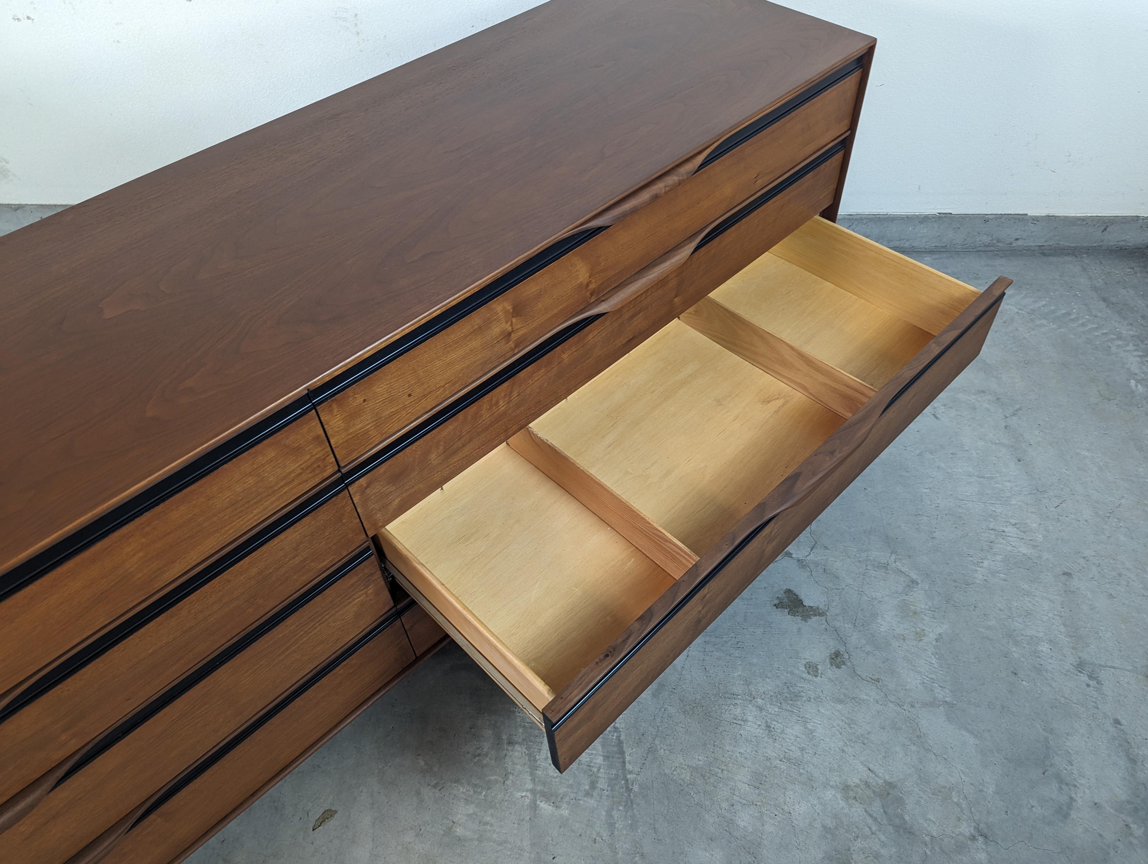 Mid Century Modern Walnut Dresser by John Kapel for Glenn Of California, c1960s 9
