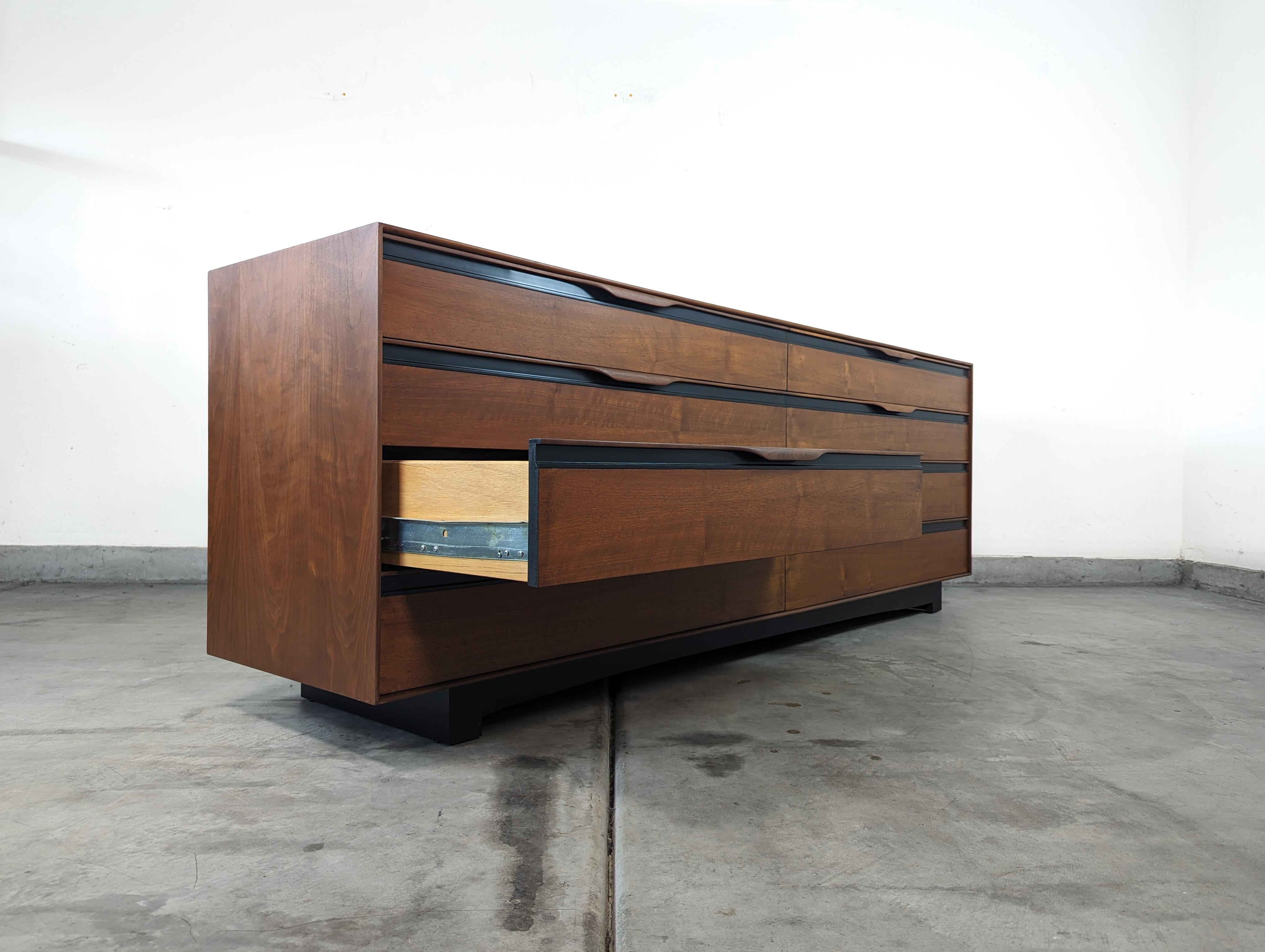 Mid Century Modern Walnut Dresser by John Kapel for Glenn Of California, c1960s 1
